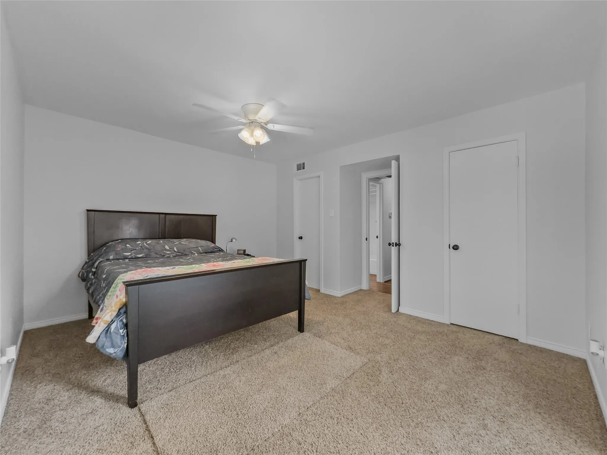 Condominium For Sale in Dallas County , 15922 Club Crest Drive 2107, Dallas, Texas 75248, 1 Bedroom, 1 Bathroom, Garage spaces, 691 Sqft, built in 1968, mls#21331014, Real Estate Agent in Dallas, Homes For Sale in Dallas county, Homes For Sale in Dallas, Realtor in Dallas Texas, Real Estate Brokerage Independent Realty Texas, Luminita Cordes Realtor