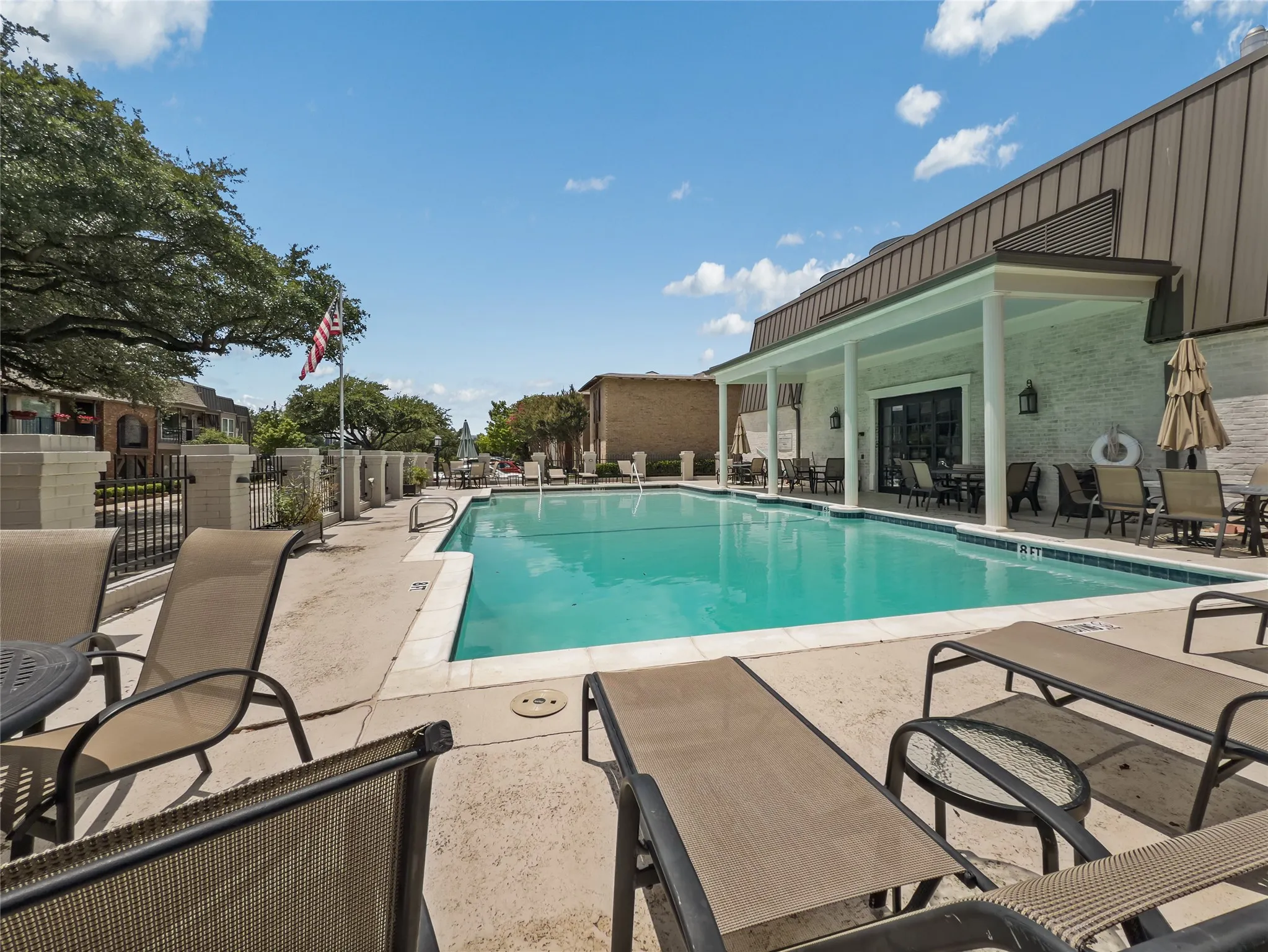 Condominium For Sale in Dallas County , 15922 Club Crest Drive 2107, Dallas, Texas 75248, 1 Bedroom, 1 Bathroom, Garage spaces, 691 Sqft, built in 1968, mls#21331014, Real Estate Agent in Dallas, Homes For Sale in Dallas county, Homes For Sale in Dallas, Realtor in Dallas Texas, Real Estate Brokerage Independent Realty Texas, Luminita Cordes Realtor
