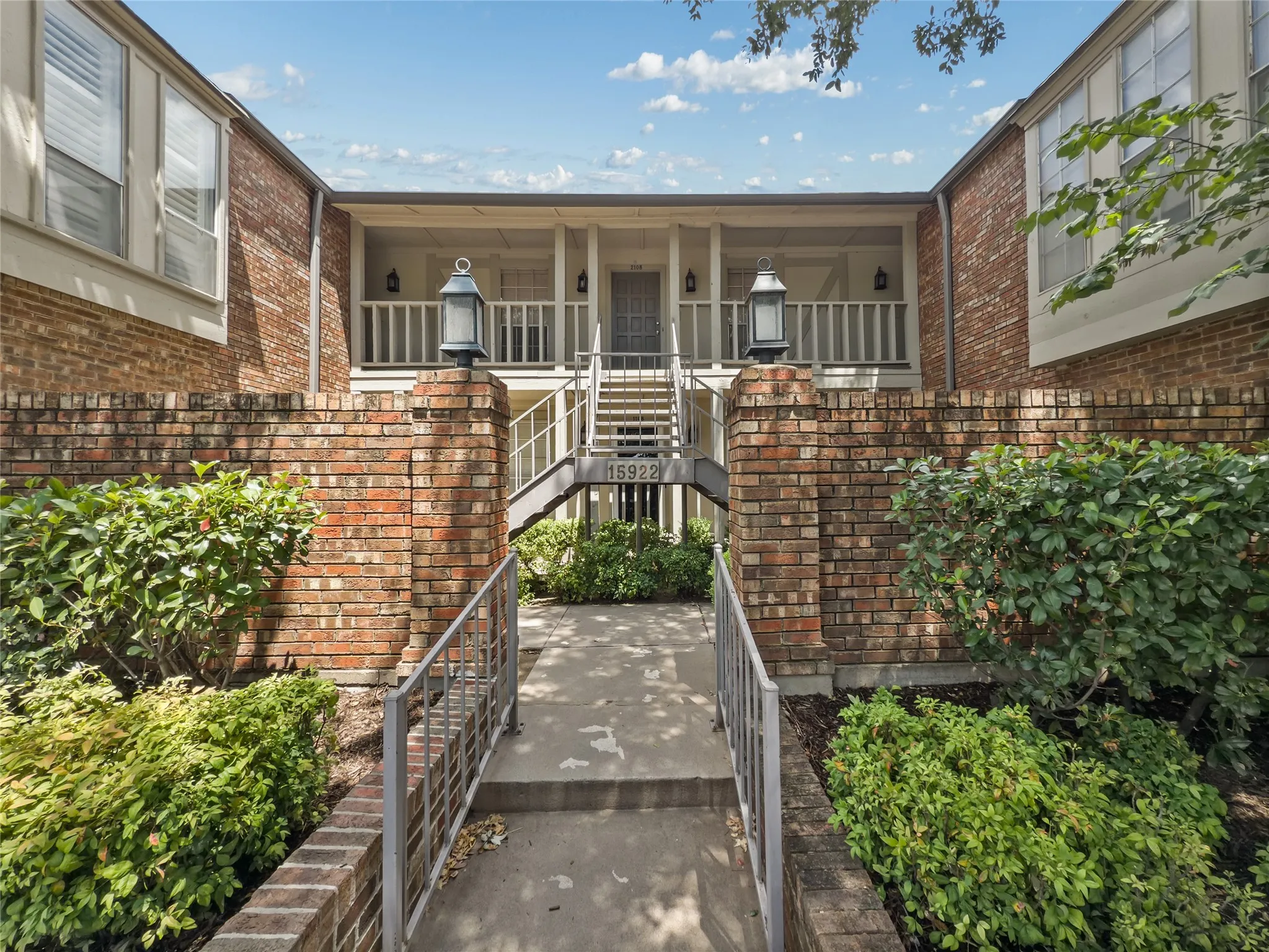 Condominium For Sale in Dallas County , 15922 Club Crest Drive 2107, Dallas, Texas 75248, 1 Bedroom, 1 Bathroom, Garage spaces, 691 Sqft, built in 1968, mls#21331014, Real Estate Agent in Dallas, Homes For Sale in Dallas county, Homes For Sale in Dallas, Realtor in Dallas Texas, Real Estate Brokerage Independent Realty Texas, Luminita Cordes Realtor