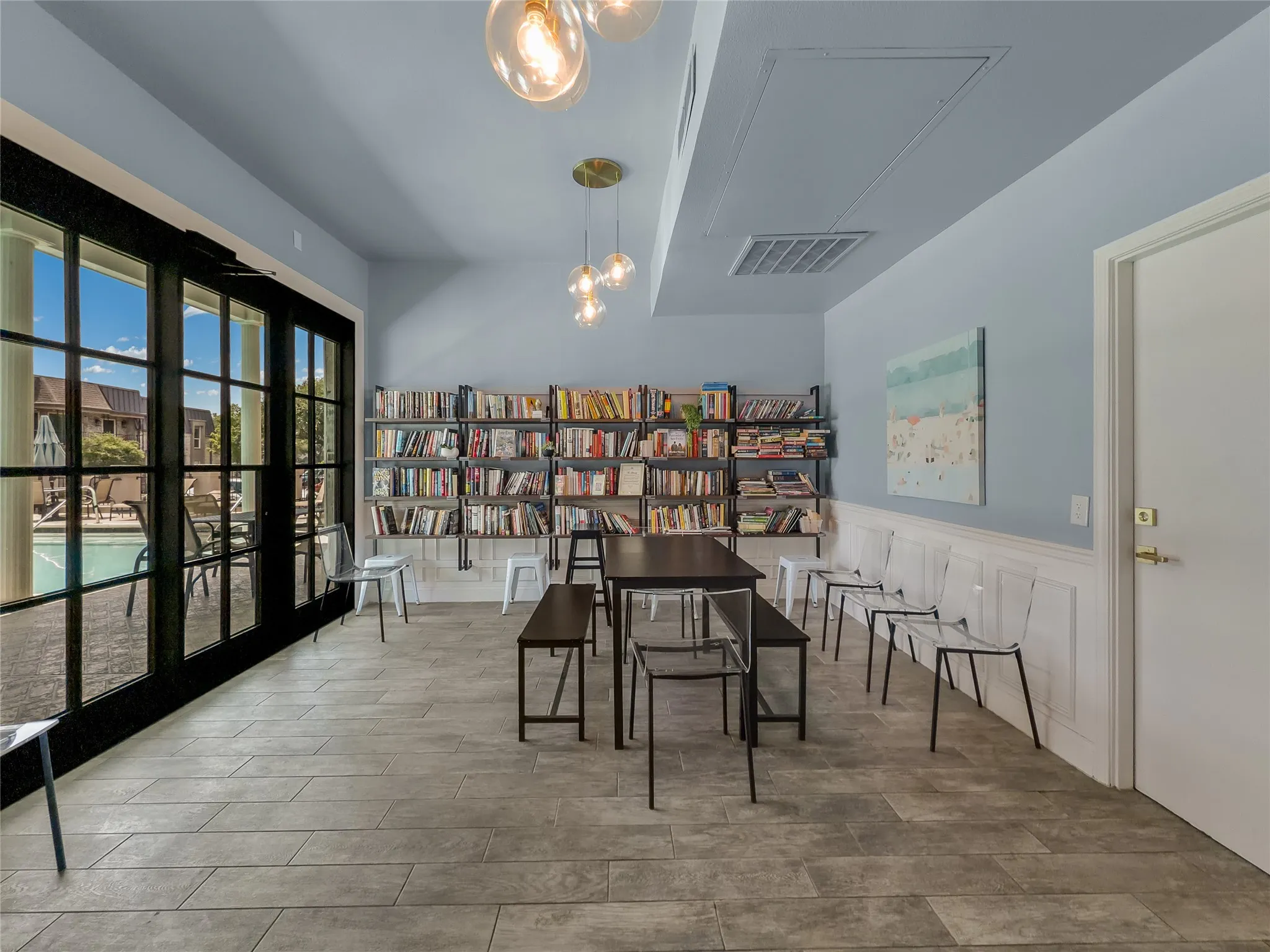 Condominium For Sale in Dallas County , 15922 Club Crest Drive 2107, Dallas, Texas 75248, 1 Bedroom, 1 Bathroom, Garage spaces, 691 Sqft, built in 1968, mls#21331014, Real Estate Agent in Dallas, Homes For Sale in Dallas county, Homes For Sale in Dallas, Realtor in Dallas Texas, Real Estate Brokerage Independent Realty Texas, Luminita Cordes Realtor
