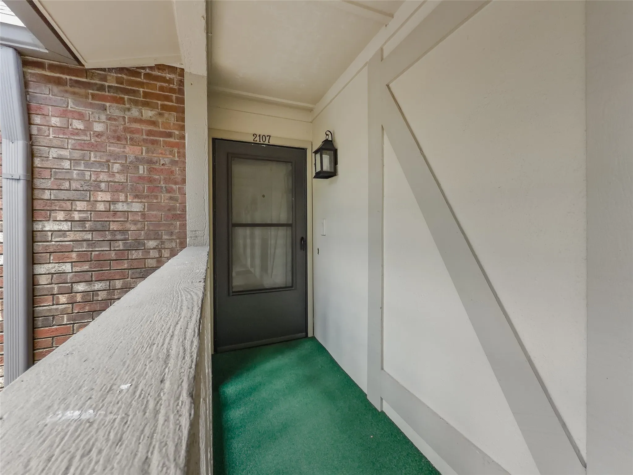 Condominium For Sale in Dallas County , 15922 Club Crest Drive 2107, Dallas, Texas 75248, 1 Bedroom, 1 Bathroom, Garage spaces, 691 Sqft, built in 1968, mls#21331014, Real Estate Agent in Dallas, Homes For Sale in Dallas county, Homes For Sale in Dallas, Realtor in Dallas Texas, Real Estate Brokerage Independent Realty Texas, Luminita Cordes Realtor