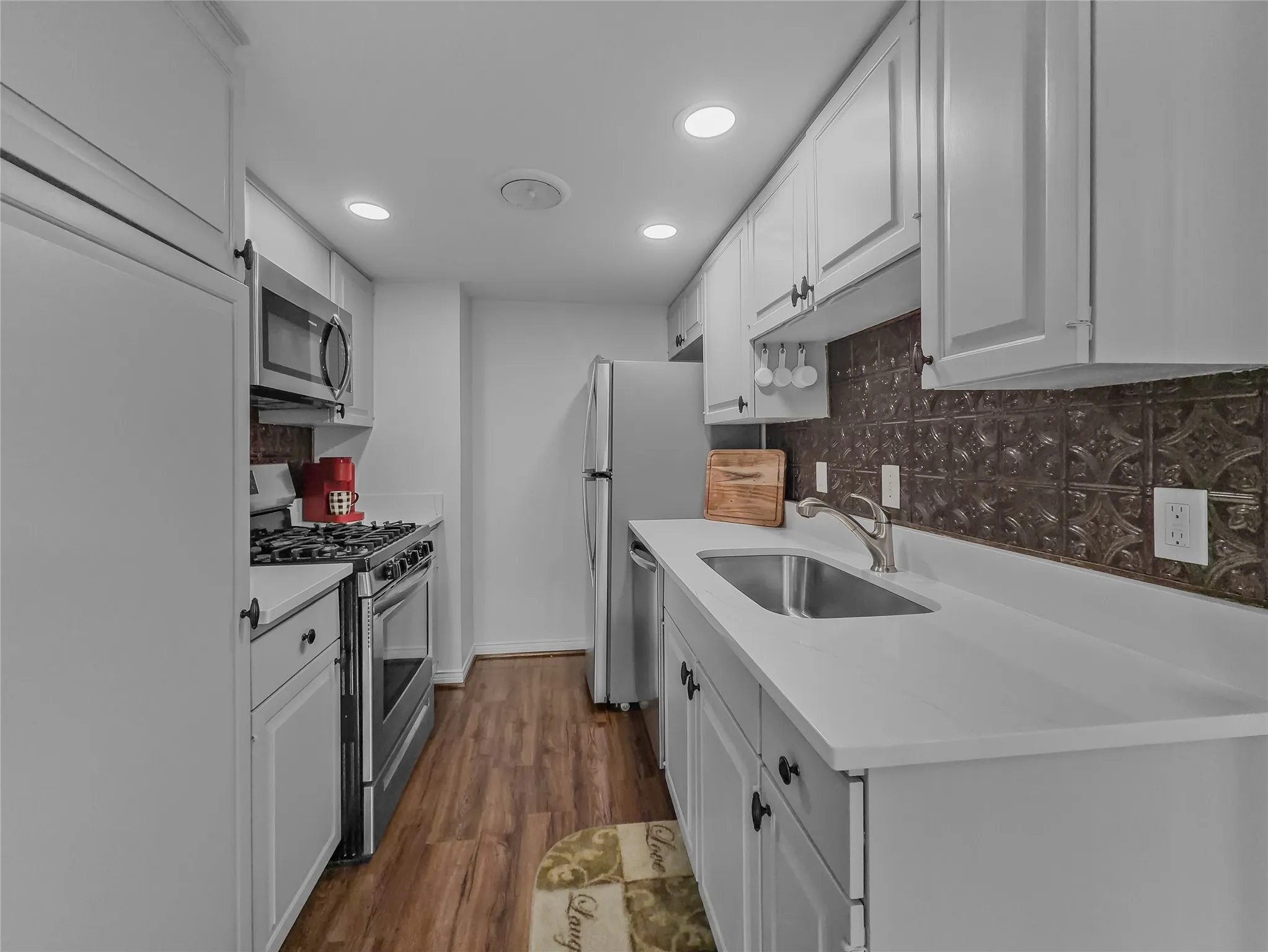 Condominium For Sale in Dallas County , 15922 Club Crest Drive 2107, Dallas, Texas 75248, 1 Bedroom, 1 Bathroom, Garage spaces, 691 Sqft, built in 1968, mls#21331014, Real Estate Agent in Dallas, Homes For Sale in Dallas county, Homes For Sale in Dallas, Realtor in Dallas Texas, Real Estate Brokerage Independent Realty Texas, Luminita Cordes Realtor