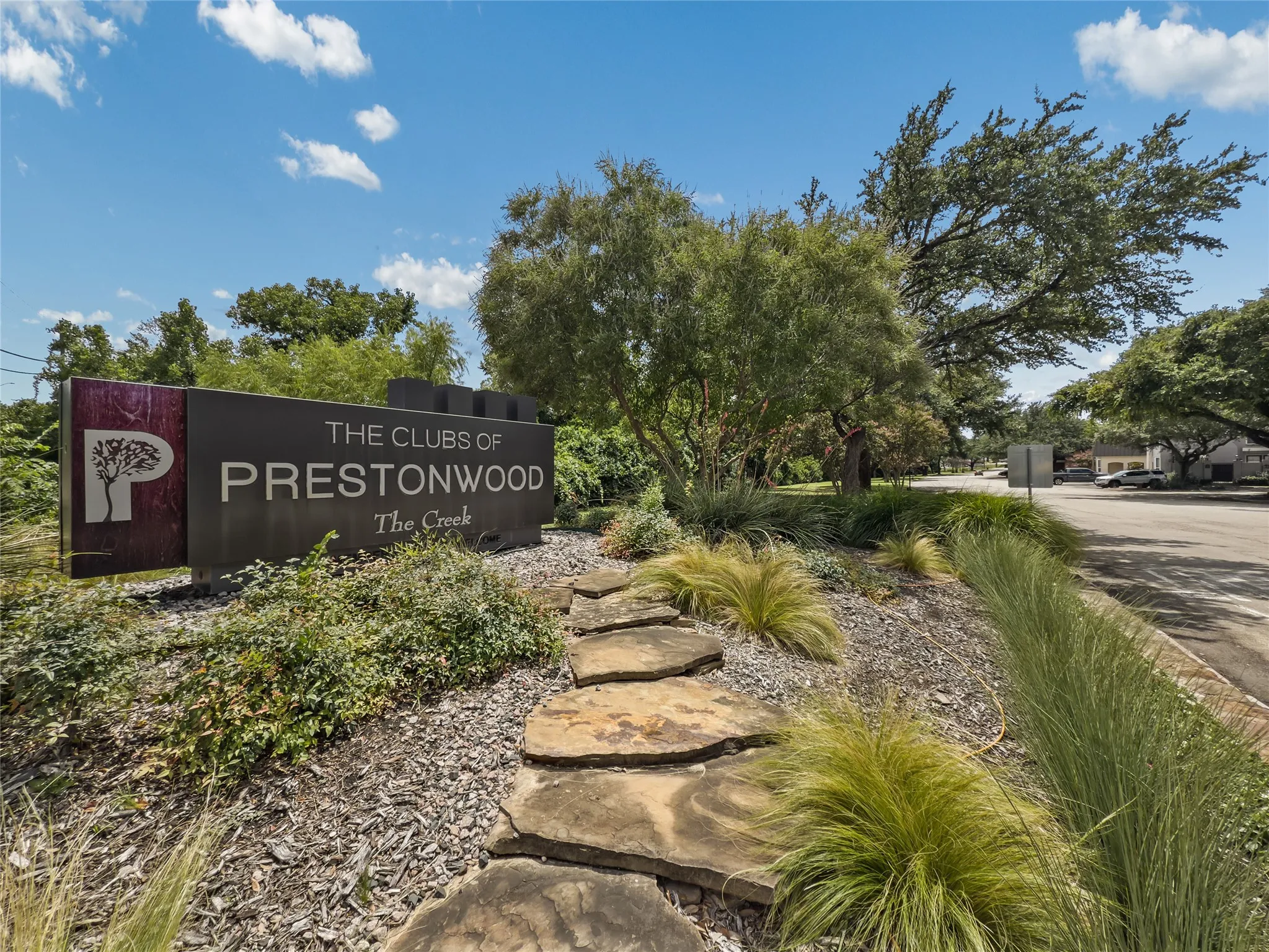 Condominium For Sale in Dallas County , 15922 Club Crest Drive 2107, Dallas, Texas 75248, 1 Bedroom, 1 Bathroom, Garage spaces, 691 Sqft, built in 1968, mls#21331014, Real Estate Agent in Dallas, Homes For Sale in Dallas county, Homes For Sale in Dallas, Realtor in Dallas Texas, Real Estate Brokerage Independent Realty Texas, Luminita Cordes Realtor