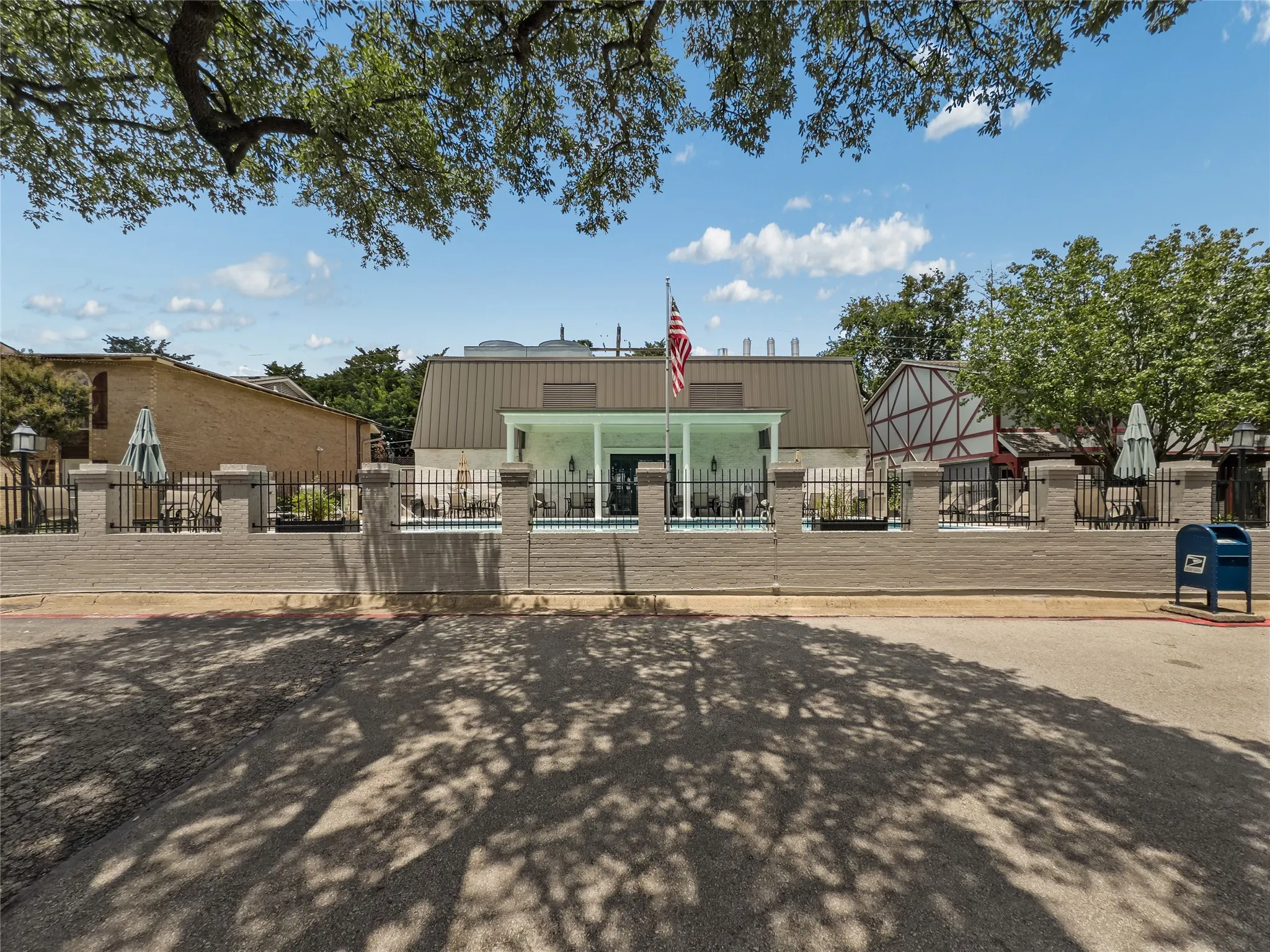 Condominium For Sale in Dallas County , 15922 Club Crest Drive 2107, Dallas, Texas 75248, 1 Bedroom, 1 Bathroom, Garage spaces, 691 Sqft, built in 1968, mls#21331014, Real Estate Agent in Dallas, Homes For Sale in Dallas county, Homes For Sale in Dallas, Realtor in Dallas Texas, Real Estate Brokerage Independent Realty Texas, Luminita Cordes Realtor