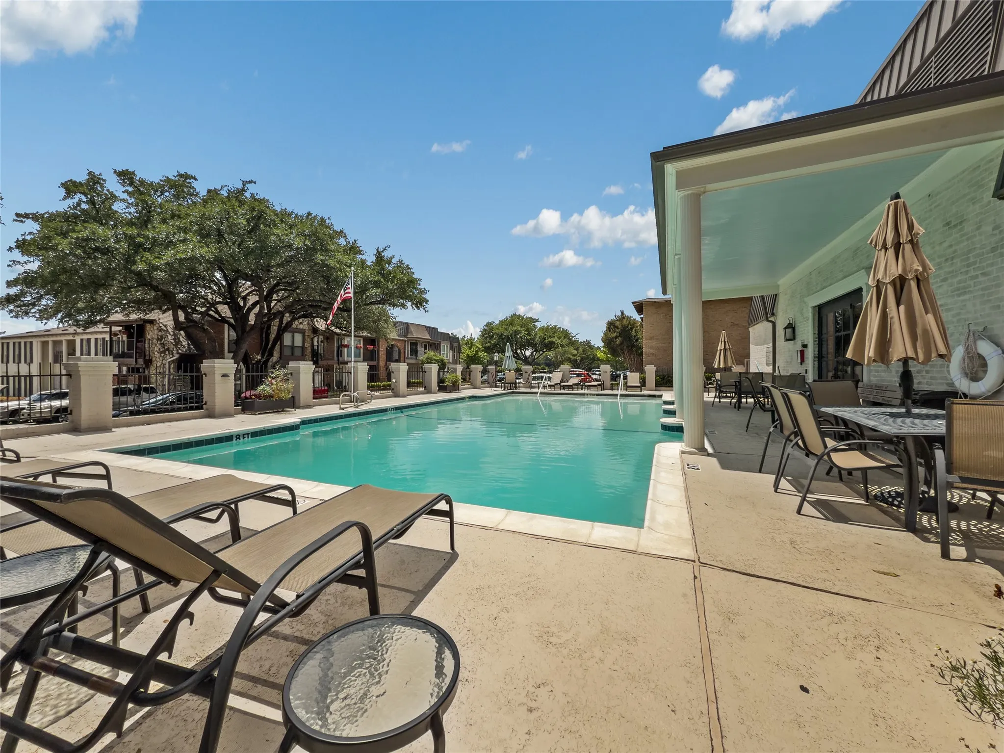 Condominium For Sale in Dallas County , 15922 Club Crest Drive 2107, Dallas, Texas 75248, 1 Bedroom, 1 Bathroom, Garage spaces, 691 Sqft, built in 1968, mls#21331014, Real Estate Agent in Dallas, Homes For Sale in Dallas county, Homes For Sale in Dallas, Realtor in Dallas Texas, Real Estate Brokerage Independent Realty Texas, Luminita Cordes Realtor