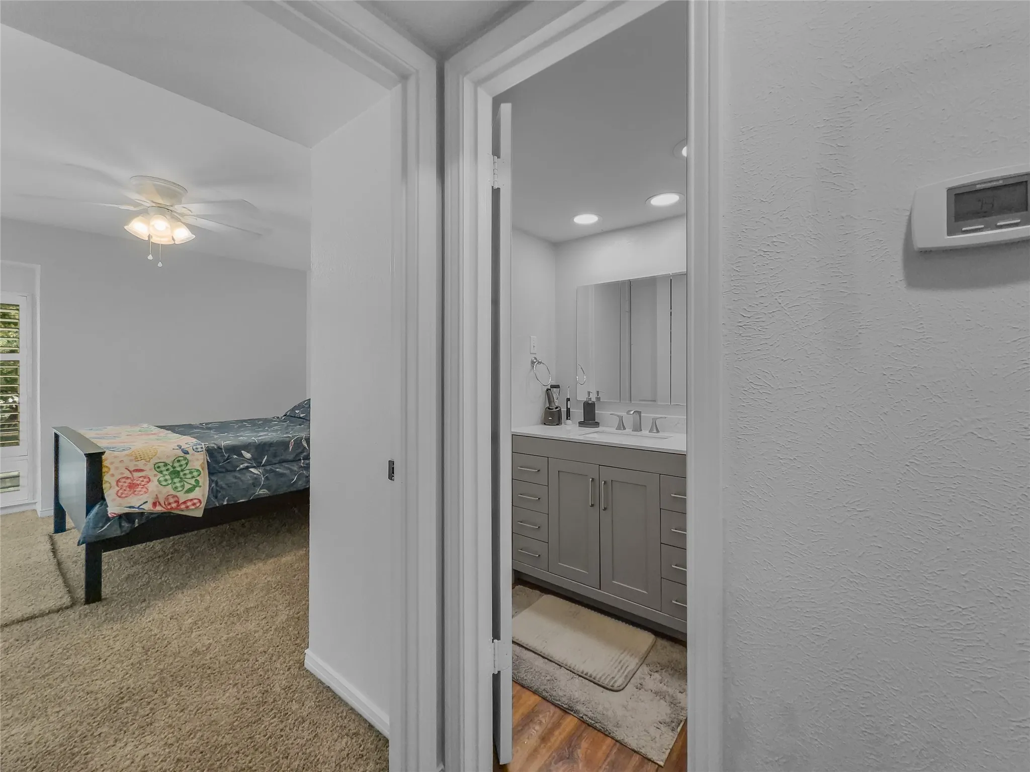 Condominium For Sale in Dallas County , 15922 Club Crest Drive 2107, Dallas, Texas 75248, 1 Bedroom, 1 Bathroom, Garage spaces, 691 Sqft, built in 1968, mls#21331014, Real Estate Agent in Dallas, Homes For Sale in Dallas county, Homes For Sale in Dallas, Realtor in Dallas Texas, Real Estate Brokerage Independent Realty Texas, Luminita Cordes Realtor