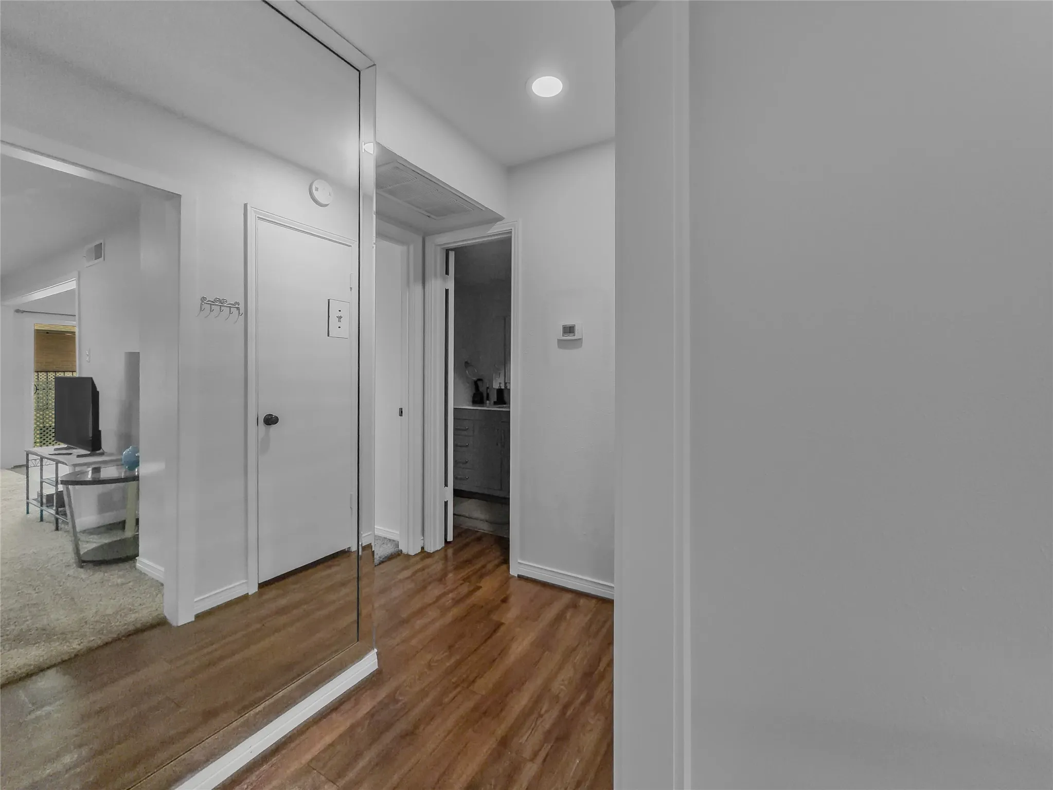 Condominium For Sale in Dallas County , 15922 Club Crest Drive 2107, Dallas, Texas 75248, 1 Bedroom, 1 Bathroom, Garage spaces, 691 Sqft, built in 1968, mls#21331014, Real Estate Agent in Dallas, Homes For Sale in Dallas county, Homes For Sale in Dallas, Realtor in Dallas Texas, Real Estate Brokerage Independent Realty Texas, Luminita Cordes Realtor