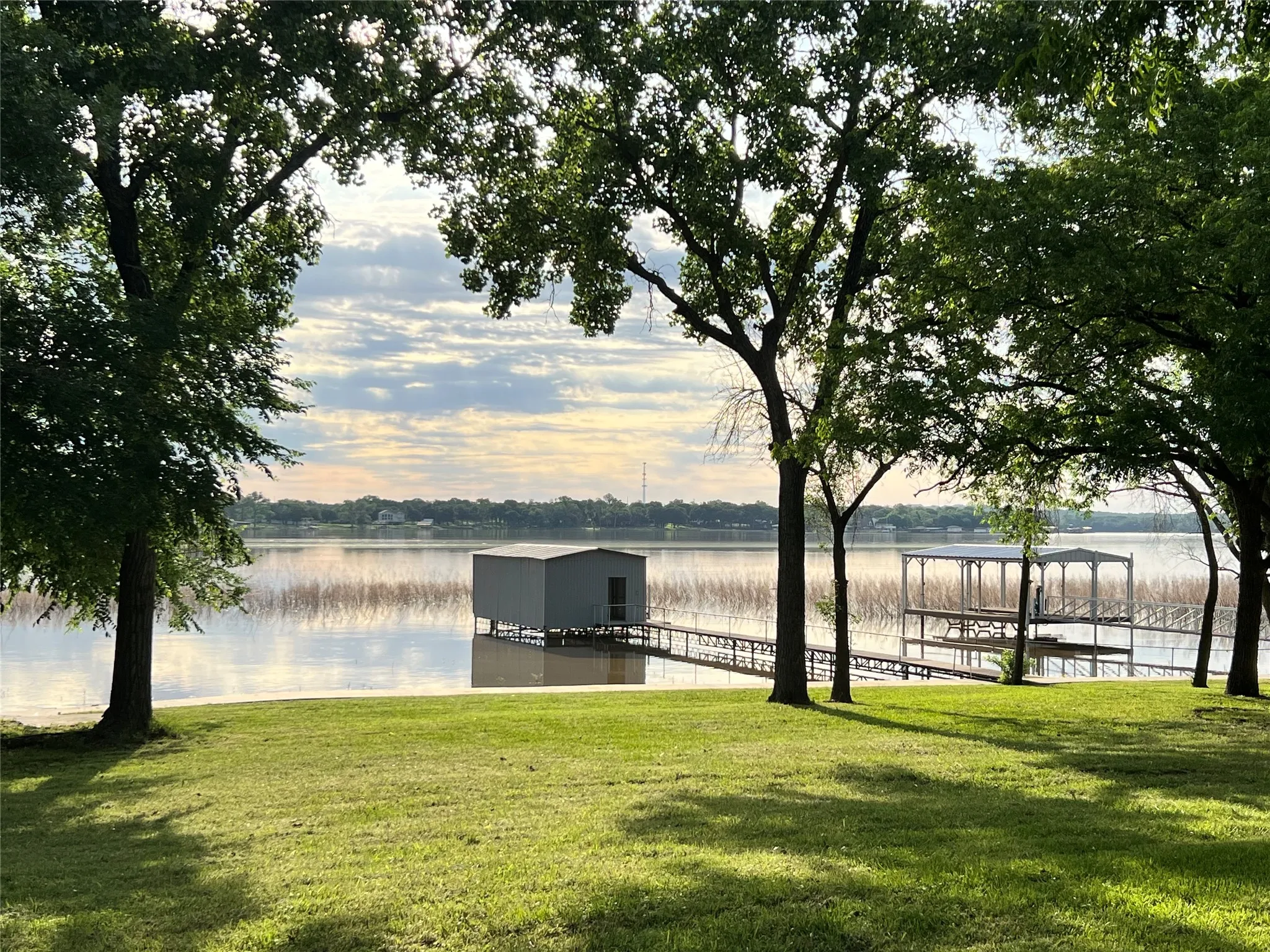 Single Family Residence For Sale in Wise County , 7342 Briar Road, Azle, Texas 76020, 4 Bedroom, 4 Bathroom, 10 Garage spaces, 3,928 Sqft, built in 1981, Price $2,199,999, mls#21301906, Real Estate Agent in Azle, Homes For Sale in Wise county, Homes For Sale in Azle, Realtor in Azle Texas, Real Estate Brokerage Independent Realty Texas, Luminita Cordes Realtor