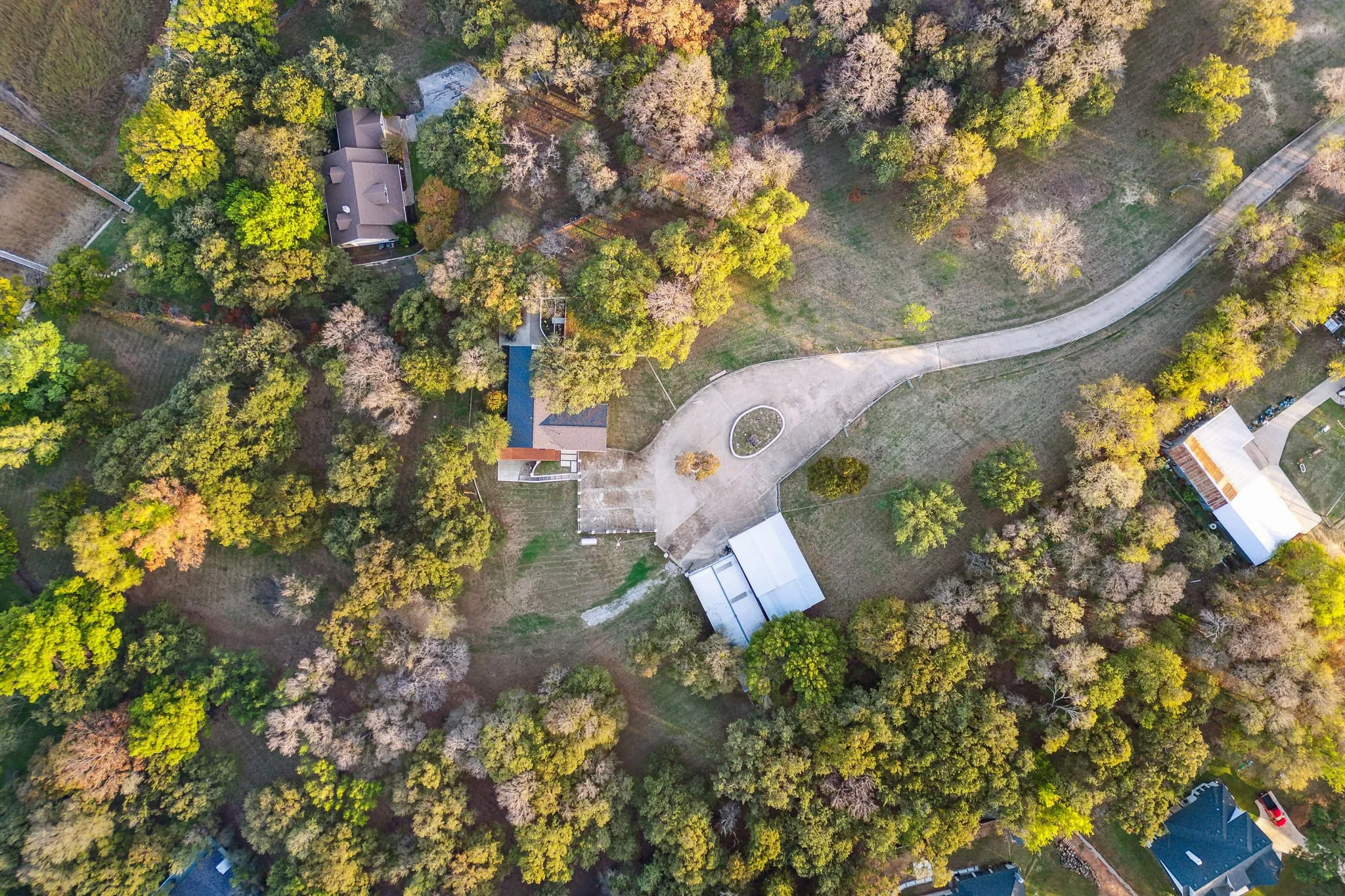View of bird's eye view of the driveway showing the privacy of the property