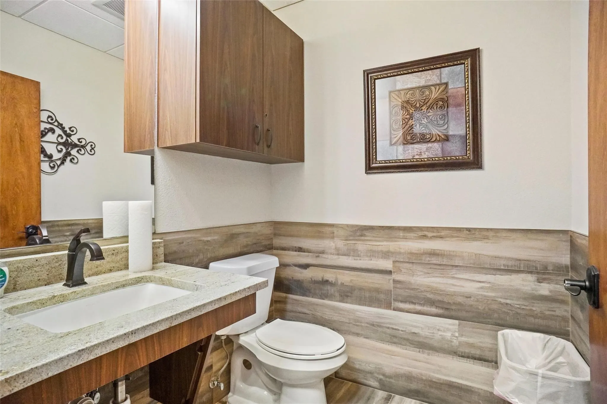 Office For Sale in Wise County , 809 Woodrow Wilson Ray Circle, Bridgeport, Texas 76426, 0, 0, Garage spaces, 0 Sqft, built in 1995, Price $1,250,000, mls#21331077, Real Estate Agent in Bridgeport, Homes For Sale in Wise county, Homes For Sale in Bridgeport, Realtor in Bridgeport Texas, Real Estate Brokerage Independent Realty Texas, Luminita Cordes Realtor
