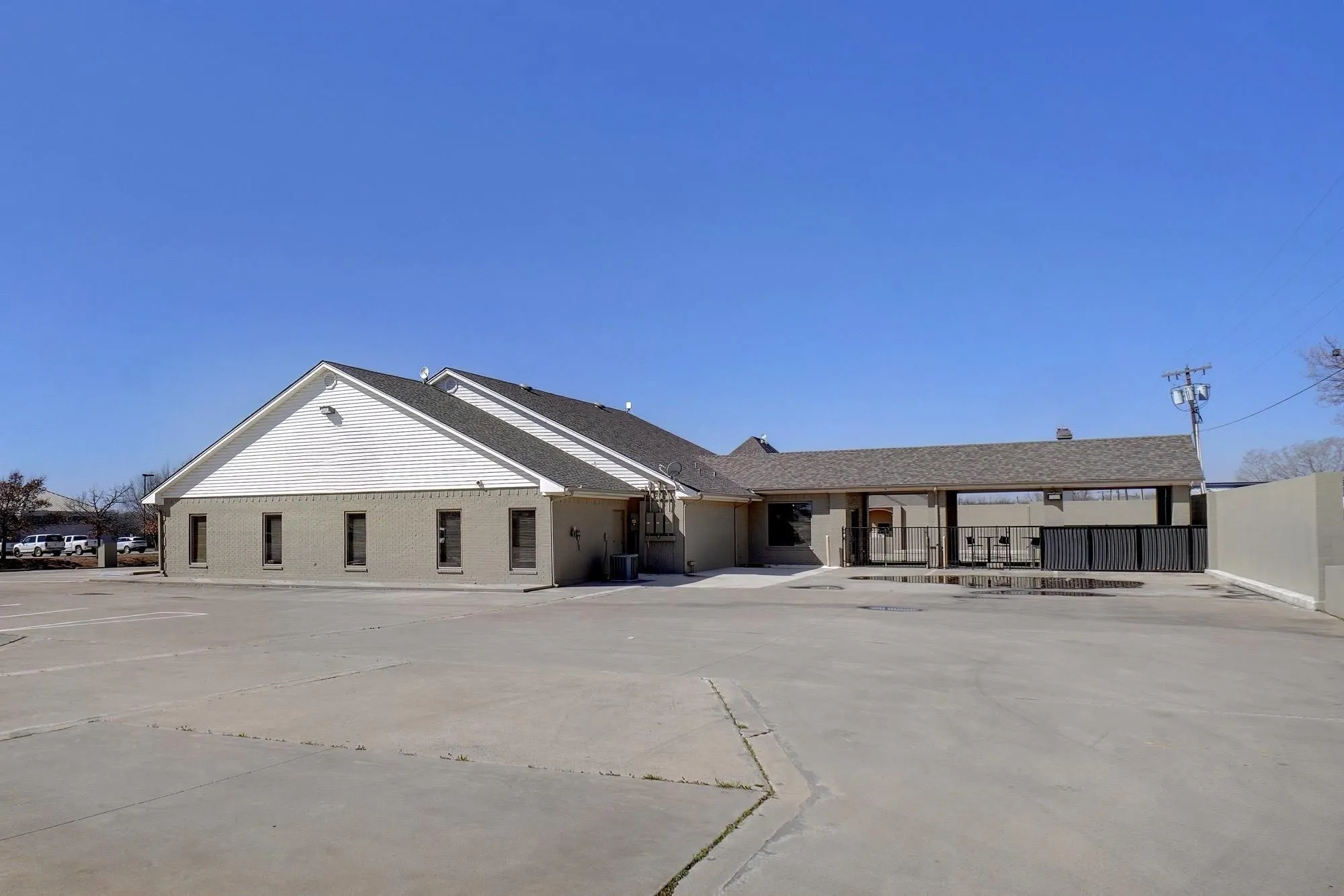 Office For Sale in Wise County , 809 Woodrow Wilson Ray Circle, Bridgeport, Texas 76426, 0, 0, Garage spaces, 0 Sqft, built in 1995, Price $1,250,000, mls#21331077, Real Estate Agent in Bridgeport, Homes For Sale in Wise county, Homes For Sale in Bridgeport, Realtor in Bridgeport Texas, Real Estate Brokerage Independent Realty Texas, Luminita Cordes Realtor