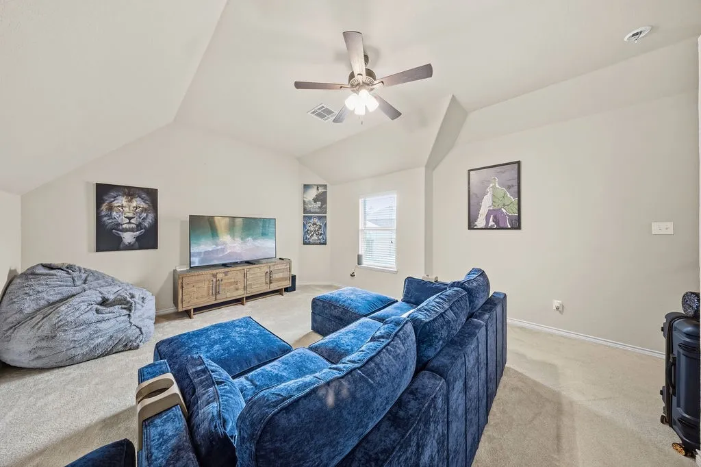 Single Family Residence For Sale in Collin County , 10216 Boyton Canyon Road, Frisco, Texas 75035, 3 Bedroom, 3 Bathroom, 2 Garage spaces, 2,290 Sqft, built in 2009, mls#21314230, Real Estate Agent in Frisco, Homes For Sale in Collin county, Homes For Sale in Frisco, Realtor in Frisco Texas, Real Estate Brokerage Independent Realty Texas, Luminita Cordes Realtor