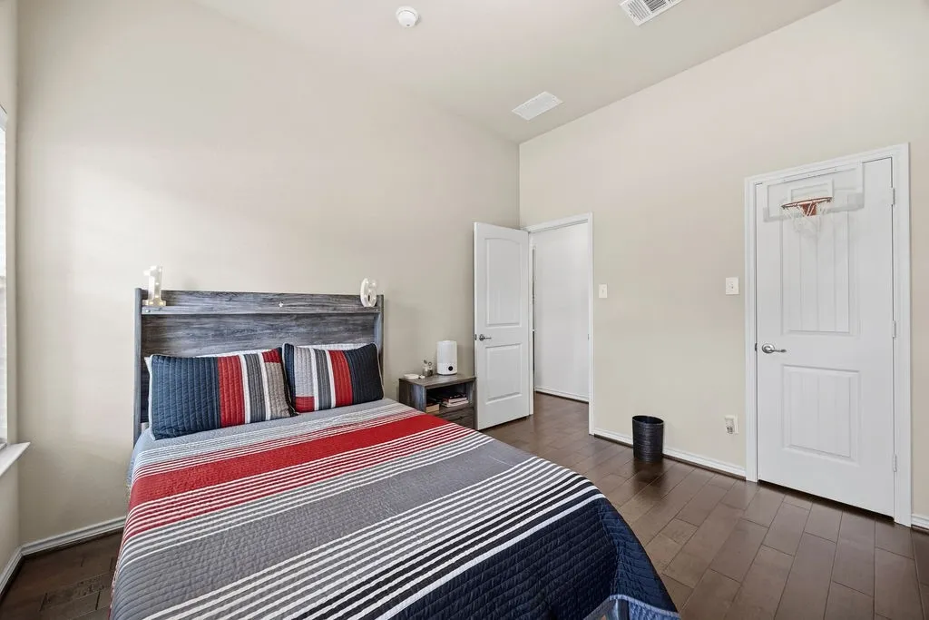 Single Family Residence For Sale in Collin County , 10216 Boyton Canyon Road, Frisco, Texas 75035, 3 Bedroom, 3 Bathroom, 2 Garage spaces, 2,290 Sqft, built in 2009, mls#21314230, Real Estate Agent in Frisco, Homes For Sale in Collin county, Homes For Sale in Frisco, Realtor in Frisco Texas, Real Estate Brokerage Independent Realty Texas, Luminita Cordes Realtor