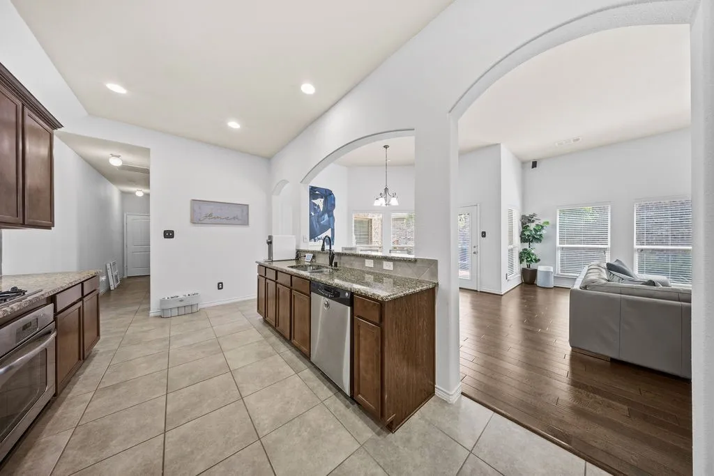 Single Family Residence For Sale in Collin County , 10216 Boyton Canyon Road, Frisco, Texas 75035, 3 Bedroom, 3 Bathroom, 2 Garage spaces, 2,290 Sqft, built in 2009, mls#21314230, Real Estate Agent in Frisco, Homes For Sale in Collin county, Homes For Sale in Frisco, Realtor in Frisco Texas, Real Estate Brokerage Independent Realty Texas, Luminita Cordes Realtor