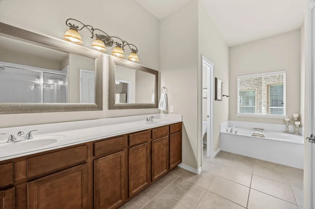 Single Family Residence For Sale in Collin County , 10216 Boyton Canyon Road, Frisco, Texas 75035, 3 Bedroom, 3 Bathroom, 2 Garage spaces, 2,290 Sqft, built in 2009, mls#21314230, Real Estate Agent in Frisco, Homes For Sale in Collin county, Homes For Sale in Frisco, Realtor in Frisco Texas, Real Estate Brokerage Independent Realty Texas, Luminita Cordes Realtor