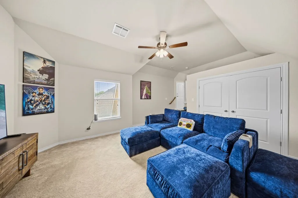 Single Family Residence For Sale in Collin County , 10216 Boyton Canyon Road, Frisco, Texas 75035, 3 Bedroom, 3 Bathroom, 2 Garage spaces, 2,290 Sqft, built in 2009, mls#21314230, Real Estate Agent in Frisco, Homes For Sale in Collin county, Homes For Sale in Frisco, Realtor in Frisco Texas, Real Estate Brokerage Independent Realty Texas, Luminita Cordes Realtor