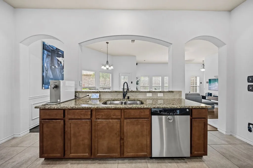 Single Family Residence For Sale in Collin County , 10216 Boyton Canyon Road, Frisco, Texas 75035, 3 Bedroom, 3 Bathroom, 2 Garage spaces, 2,290 Sqft, built in 2009, mls#21314230, Real Estate Agent in Frisco, Homes For Sale in Collin county, Homes For Sale in Frisco, Realtor in Frisco Texas, Real Estate Brokerage Independent Realty Texas, Luminita Cordes Realtor