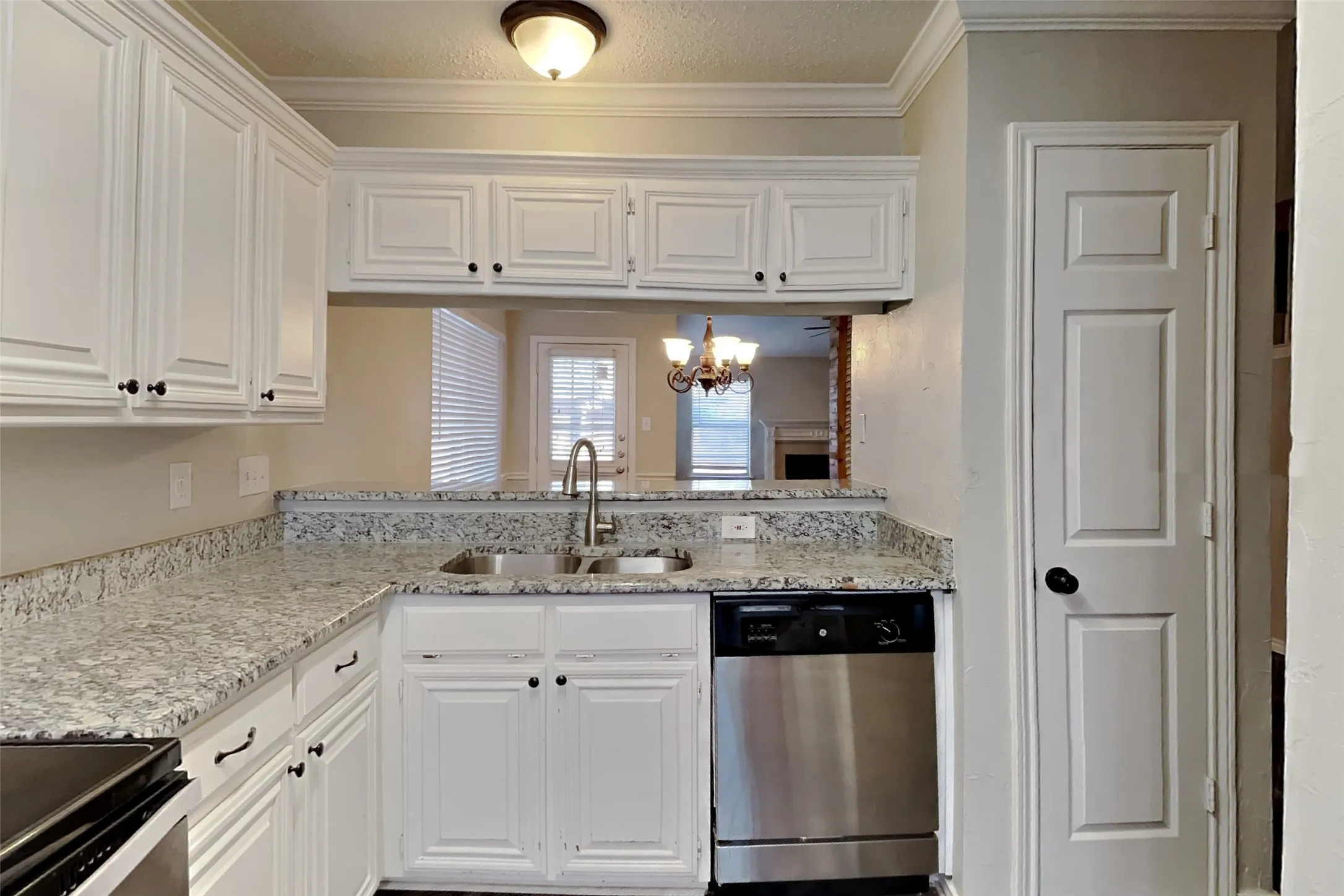 Single Family Residence For Sale in Tarrant County , 626 Dove Creek Circle, Grapevine, Texas 76051, 3 Bedroom, 2 Bathroom, 2 Garage spaces, 1,679 Sqft, built in 1993, mls#21331120, Real Estate Agent in Grapevine, Homes For Sale in Tarrant county, Homes For Sale in Grapevine, Realtor in Grapevine Texas, Real Estate Brokerage Independent Realty Texas, Luminita Cordes Realtor