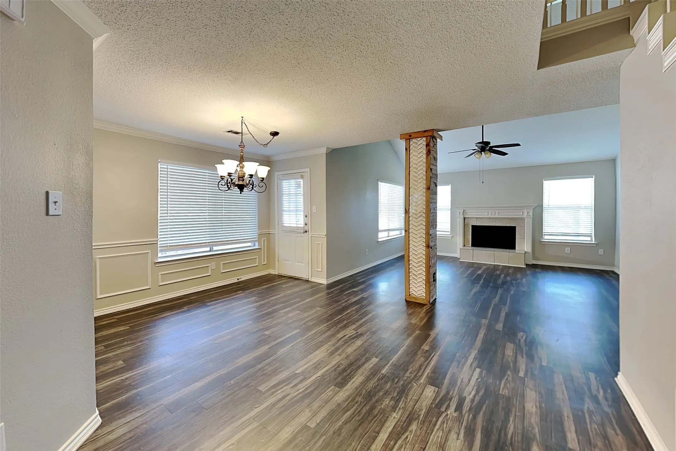 Living & dining area.