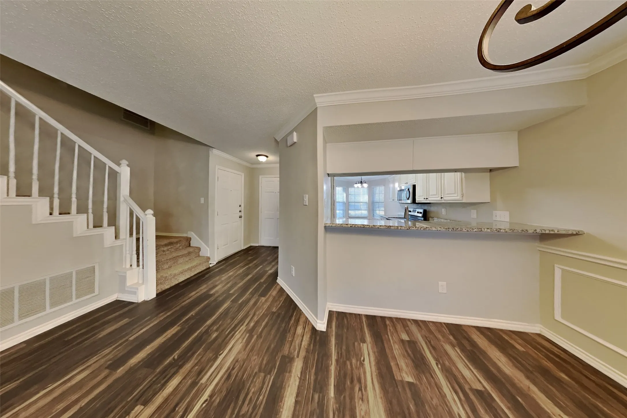 Single Family Residence For Sale in Tarrant County , 626 Dove Creek Circle, Grapevine, Texas 76051, 3 Bedroom, 2 Bathroom, 2 Garage spaces, 1,679 Sqft, built in 1993, mls#21331120, Real Estate Agent in Grapevine, Homes For Sale in Tarrant county, Homes For Sale in Grapevine, Realtor in Grapevine Texas, Real Estate Brokerage Independent Realty Texas, Luminita Cordes Realtor
