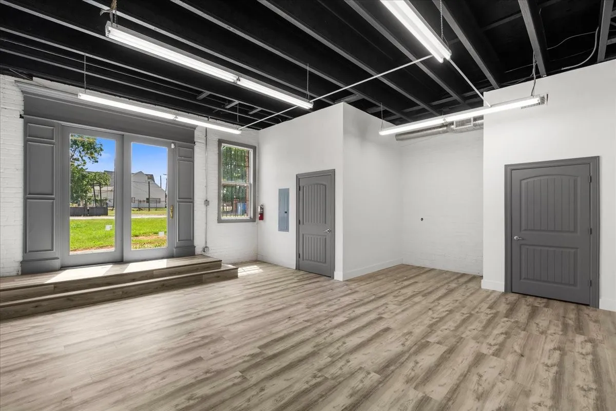 Single Family Residence For Sale in Navarro County , 418 N Beaton Street, Corsicana, Texas 75110, 1 Bedroom, 1 Bathroom, 2 Garage spaces, 2,500 Sqft, built in 1924, mls#21329916, Real Estate Agent in Corsicana, Homes For Sale in Navarro county, Homes For Sale in Corsicana, Realtor in Corsicana Texas, Real Estate Brokerage Independent Realty Texas, Luminita Cordes Realtor