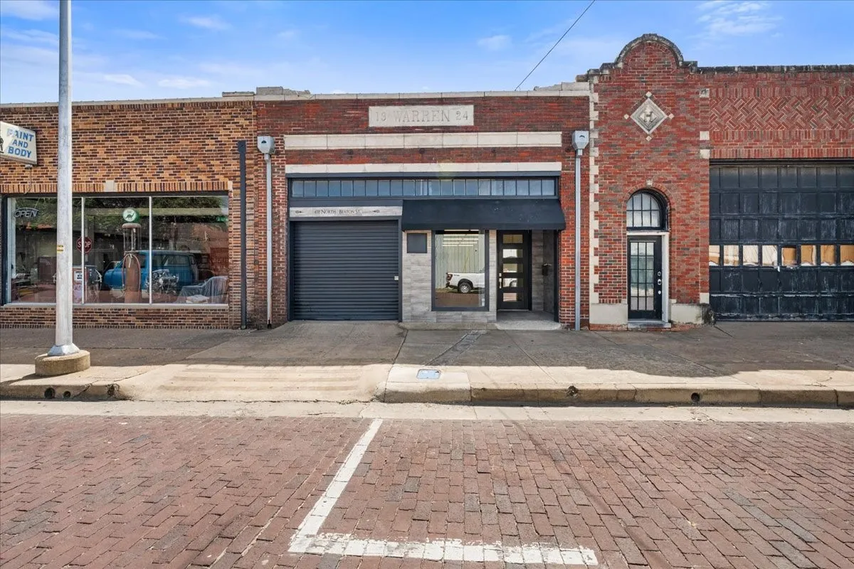 Single Family Residence For Sale in Navarro County , 418 N Beaton Street, Corsicana, Texas 75110, 1 Bedroom, 1 Bathroom, 2 Garage spaces, 2,500 Sqft, built in 1924, mls#21329916, Real Estate Agent in Corsicana, Homes For Sale in Navarro county, Homes For Sale in Corsicana, Realtor in Corsicana Texas, Real Estate Brokerage Independent Realty Texas, Luminita Cordes Realtor