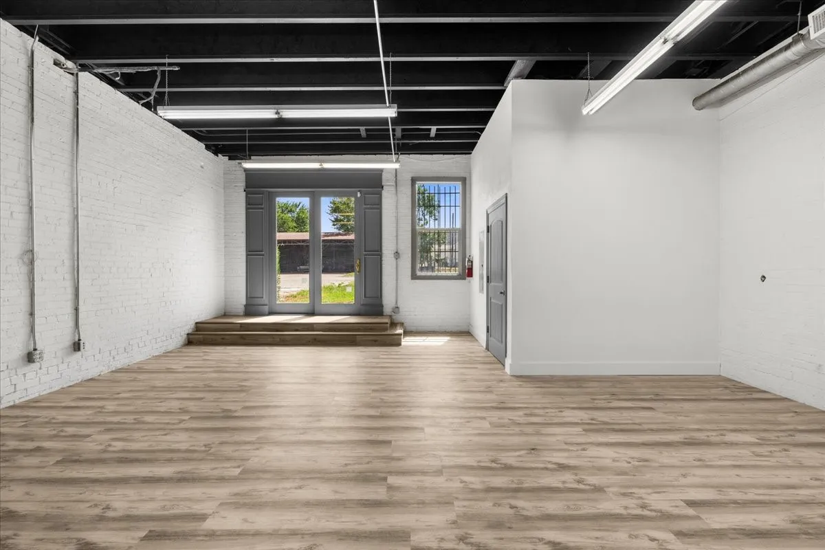 Single Family Residence For Sale in Navarro County , 418 N Beaton Street, Corsicana, Texas 75110, 1 Bedroom, 1 Bathroom, 2 Garage spaces, 2,500 Sqft, built in 1924, mls#21329916, Real Estate Agent in Corsicana, Homes For Sale in Navarro county, Homes For Sale in Corsicana, Realtor in Corsicana Texas, Real Estate Brokerage Independent Realty Texas, Luminita Cordes Realtor