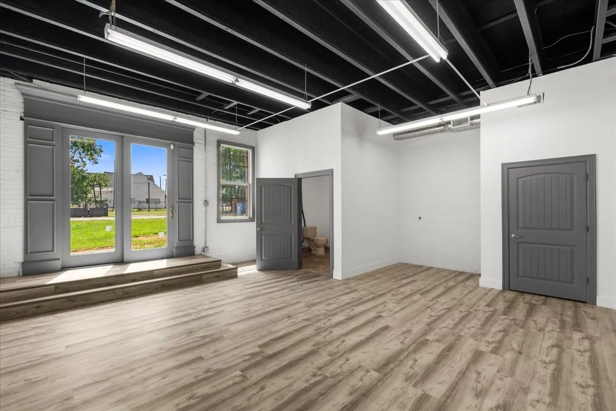 Single Family Residence For Sale in Navarro County , 418 N Beaton Street, Corsicana, Texas 75110, 1 Bedroom, 1 Bathroom, 2 Garage spaces, 2,500 Sqft, built in 1924, mls#21329916, Real Estate Agent in Corsicana, Homes For Sale in Navarro county, Homes For Sale in Corsicana, Realtor in Corsicana Texas, Real Estate Brokerage Independent Realty Texas, Luminita Cordes Realtor