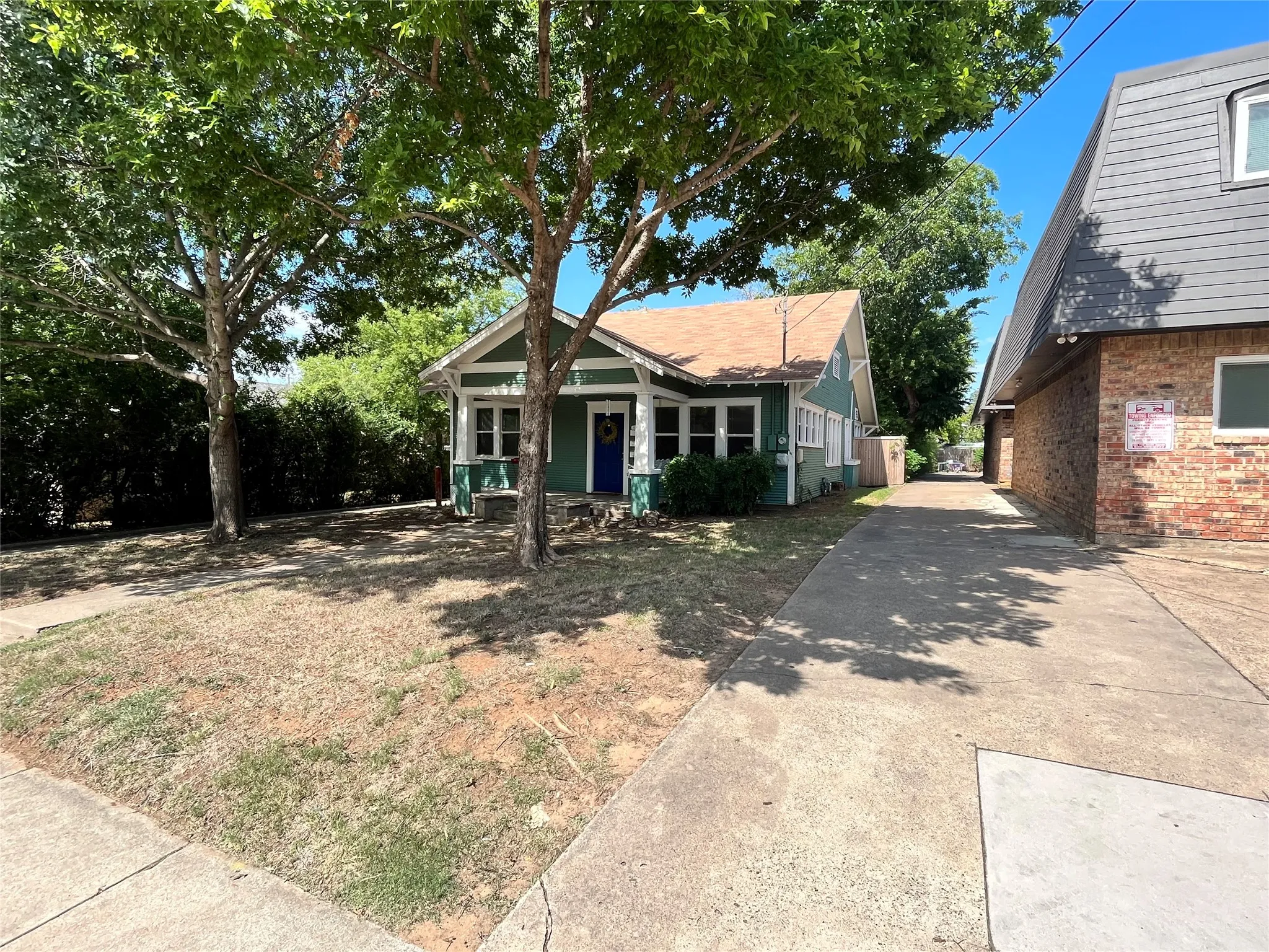 Single Family Residence For Rent in Denton County , 219 Bryan Street, Denton, Texas 76201, 3 Bedroom, 2 Bathroom, Garage spaces, 2,248 Sqft, built in 1955, mls#21328788, Real Estate Agent in Denton, Homes For Rent in Denton county, Homes For Rent in Denton, Realtor in Denton Texas, Real Estate Brokerage Independent Realty Texas, Luminita Cordes Realtor