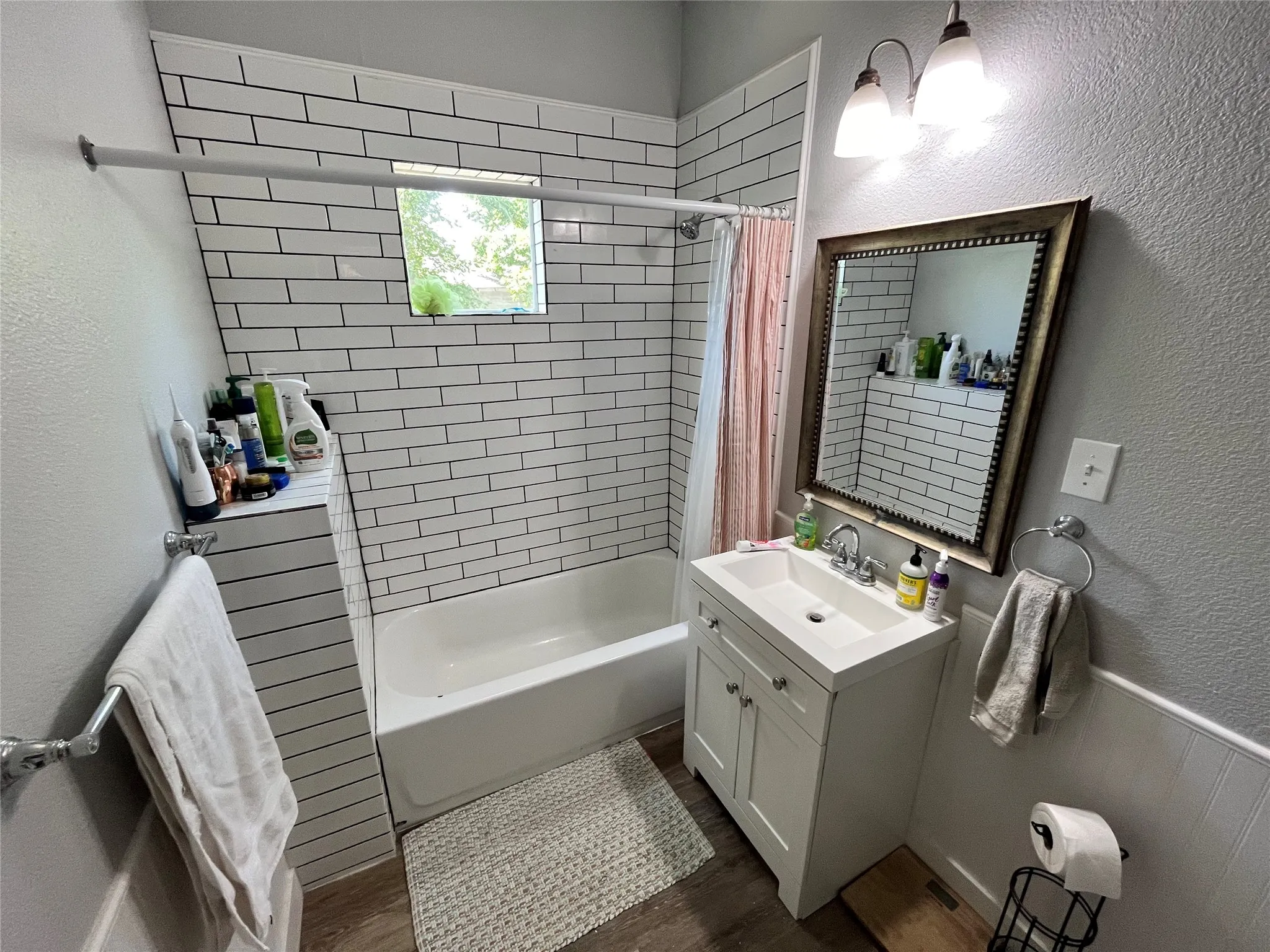 Single Family Residence For Rent in Denton County , 219 Bryan Street, Denton, Texas 76201, 3 Bedroom, 2 Bathroom, Garage spaces, 2,248 Sqft, built in 1955, mls#21328788, Real Estate Agent in Denton, Homes For Rent in Denton county, Homes For Rent in Denton, Realtor in Denton Texas, Real Estate Brokerage Independent Realty Texas, Luminita Cordes Realtor