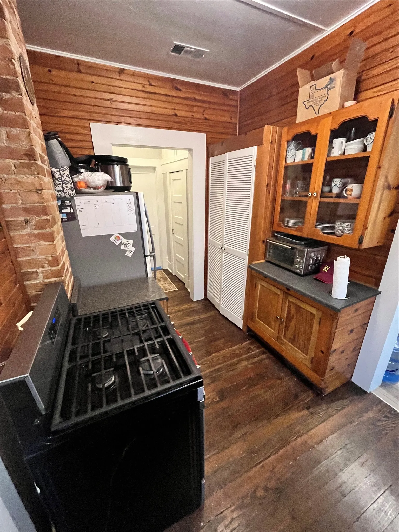 Single Family Residence For Rent in Denton County , 219 Bryan Street, Denton, Texas 76201, 3 Bedroom, 2 Bathroom, Garage spaces, 2,248 Sqft, built in 1955, mls#21328788, Real Estate Agent in Denton, Homes For Rent in Denton county, Homes For Rent in Denton, Realtor in Denton Texas, Real Estate Brokerage Independent Realty Texas, Luminita Cordes Realtor