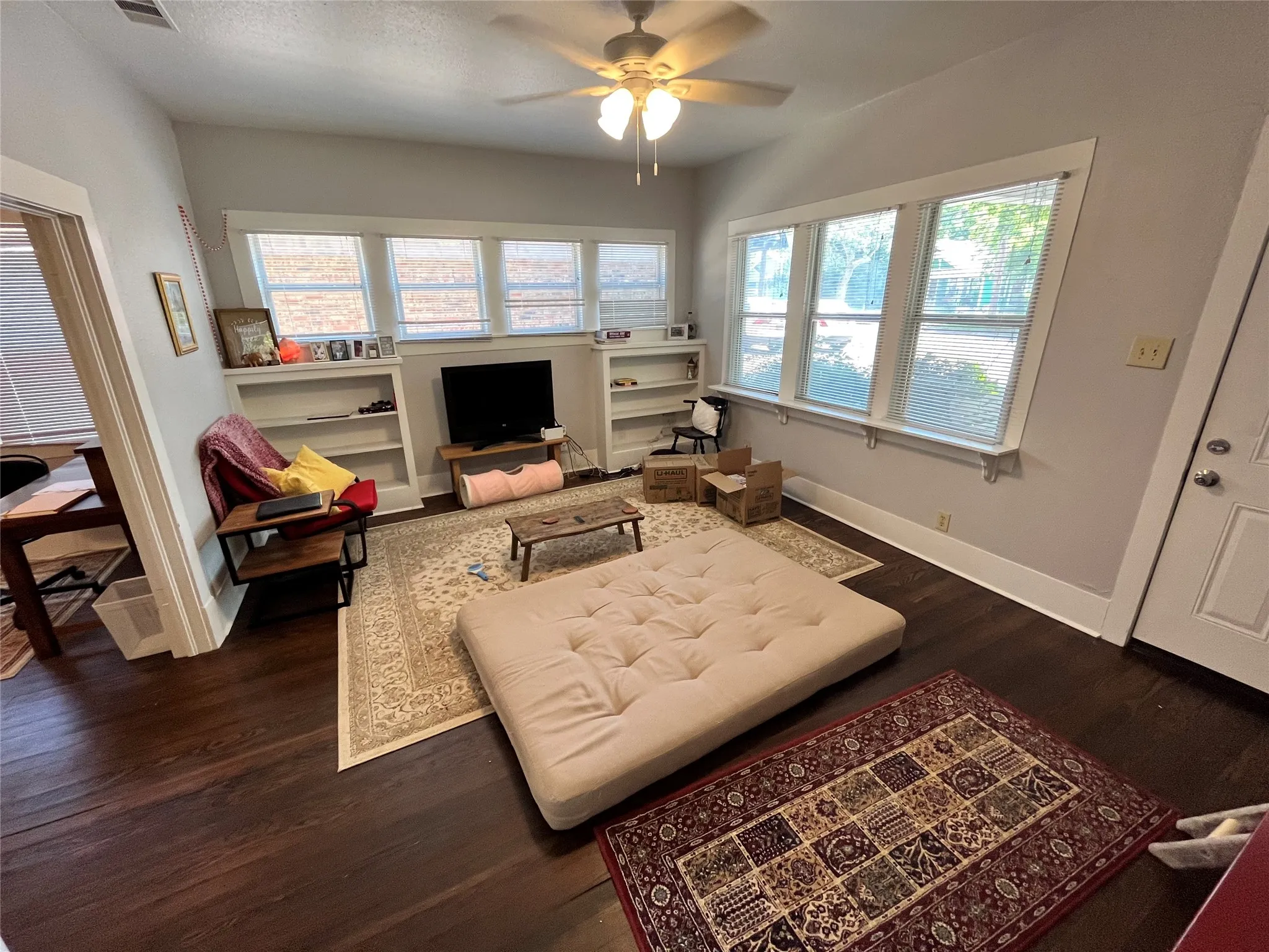 Single Family Residence For Rent in Denton County , 219 Bryan Street, Denton, Texas 76201, 3 Bedroom, 2 Bathroom, Garage spaces, 2,248 Sqft, built in 1955, mls#21328788, Real Estate Agent in Denton, Homes For Rent in Denton county, Homes For Rent in Denton, Realtor in Denton Texas, Real Estate Brokerage Independent Realty Texas, Luminita Cordes Realtor