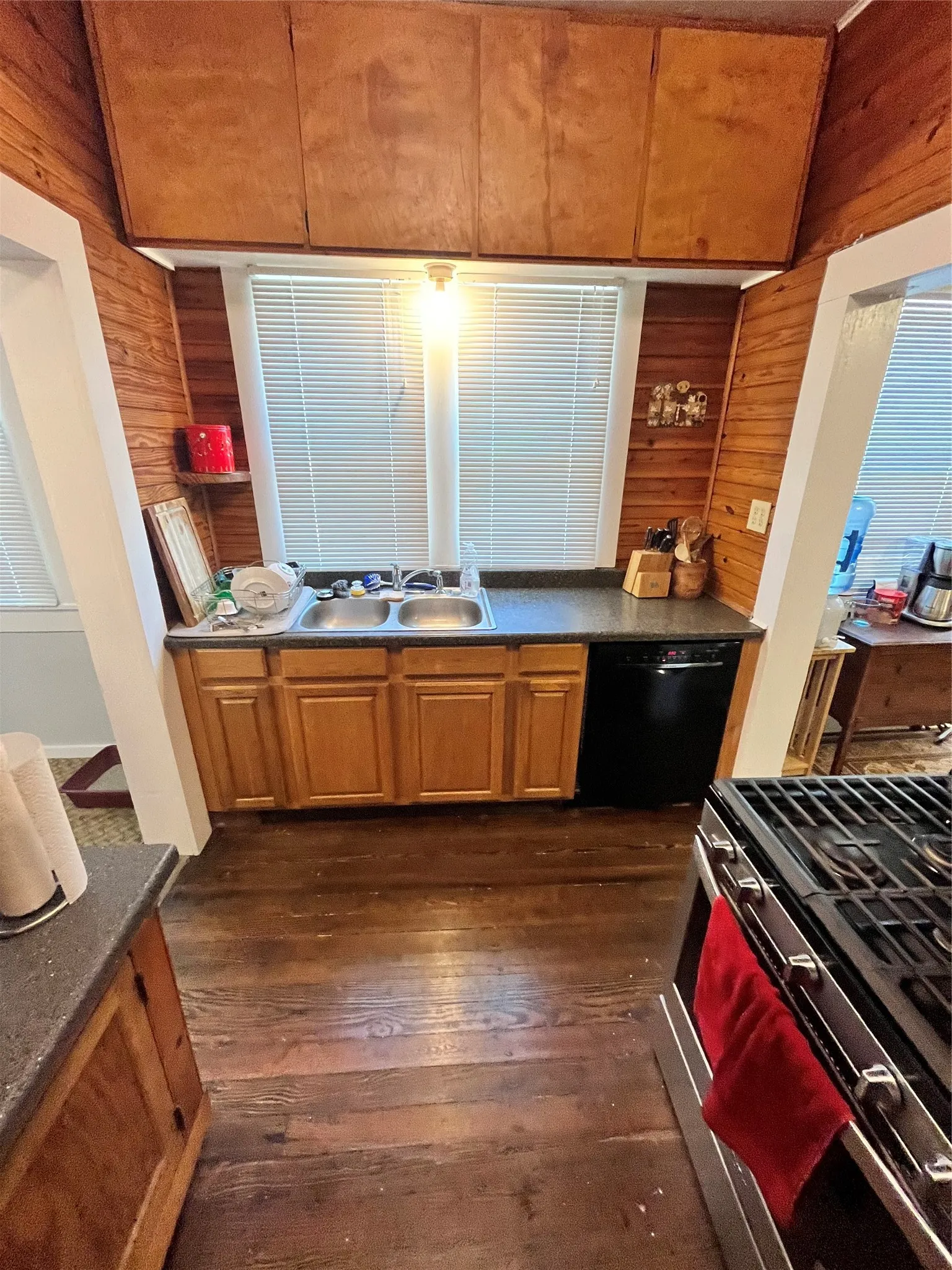 Single Family Residence For Rent in Denton County , 219 Bryan Street, Denton, Texas 76201, 3 Bedroom, 2 Bathroom, Garage spaces, 2,248 Sqft, built in 1955, mls#21328788, Real Estate Agent in Denton, Homes For Rent in Denton county, Homes For Rent in Denton, Realtor in Denton Texas, Real Estate Brokerage Independent Realty Texas, Luminita Cordes Realtor