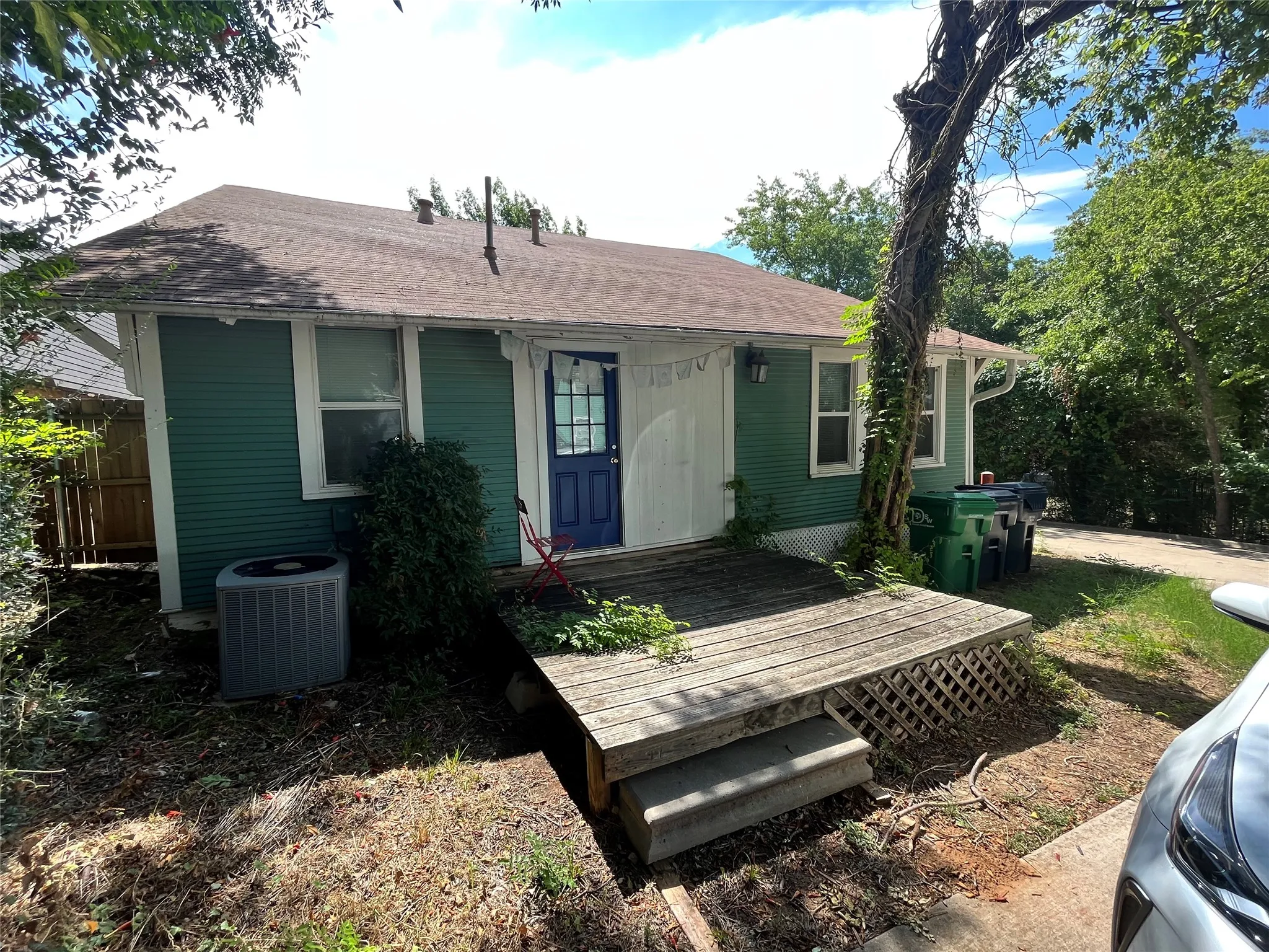 Single Family Residence For Rent in Denton County , 219 Bryan Street, Denton, Texas 76201, 3 Bedroom, 2 Bathroom, Garage spaces, 2,248 Sqft, built in 1955, mls#21328788, Real Estate Agent in Denton, Homes For Rent in Denton county, Homes For Rent in Denton, Realtor in Denton Texas, Real Estate Brokerage Independent Realty Texas, Luminita Cordes Realtor
