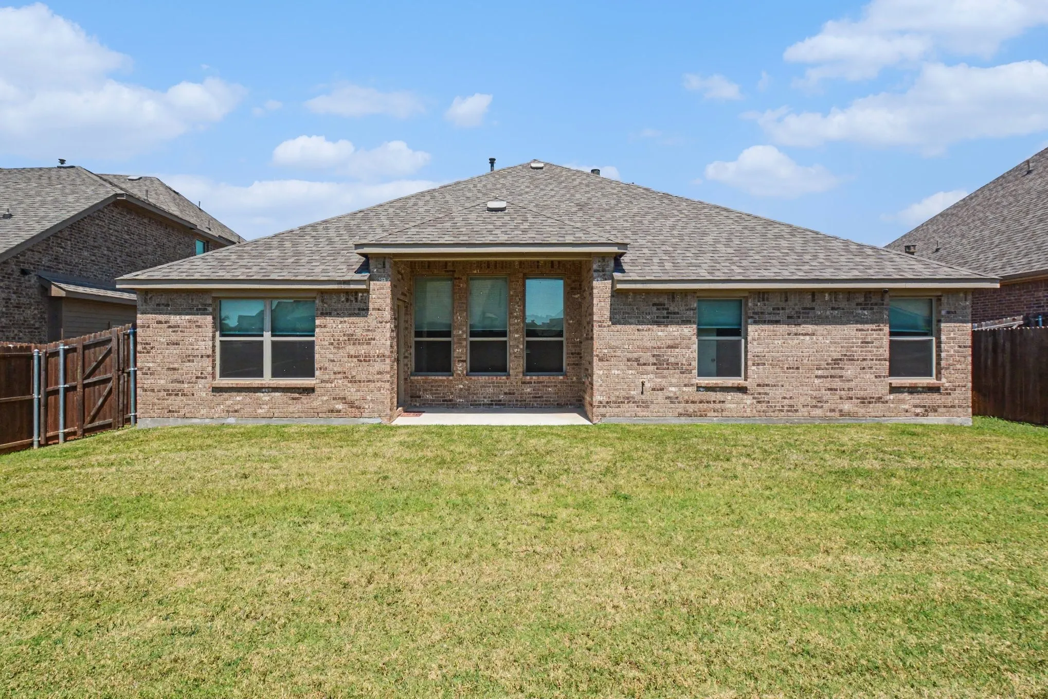 Single Family Residence For Rent in Kaufman County , 312 Eagle Ridge, Forney, Texas 75126, 4 Bedroom, 2 Bathroom, 2 Garage spaces, 2,058 Sqft, built in 2021, mls#21331130, Real Estate Agent in Forney, Homes For Rent in Kaufman county, Homes For Rent in Forney, Realtor in Forney Texas, Real Estate Brokerage Independent Realty Texas, Luminita Cordes Realtor
