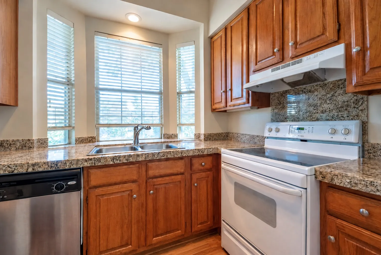 Condominium For Rent in Dallas County , 4106 Newton Avenue 103, Dallas, Texas 75219, 1 Bedroom, 1 Bathroom, Garage spaces, 655 Sqft, built in 1985, Price $2,450, mls#21329551, Real Estate Agent in Dallas, Homes For Rent in Dallas county, Homes For Rent in Dallas, Realtor in Dallas Texas, Real Estate Brokerage Independent Realty Texas, Luminita Cordes Realtor