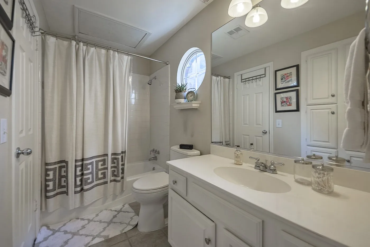 Condominium For Rent in Dallas County , 4106 Newton Avenue 103, Dallas, Texas 75219, 1 Bedroom, 1 Bathroom, Garage spaces, 655 Sqft, built in 1985, Price $2,450, mls#21329551, Real Estate Agent in Dallas, Homes For Rent in Dallas county, Homes For Rent in Dallas, Realtor in Dallas Texas, Real Estate Brokerage Independent Realty Texas, Luminita Cordes Realtor