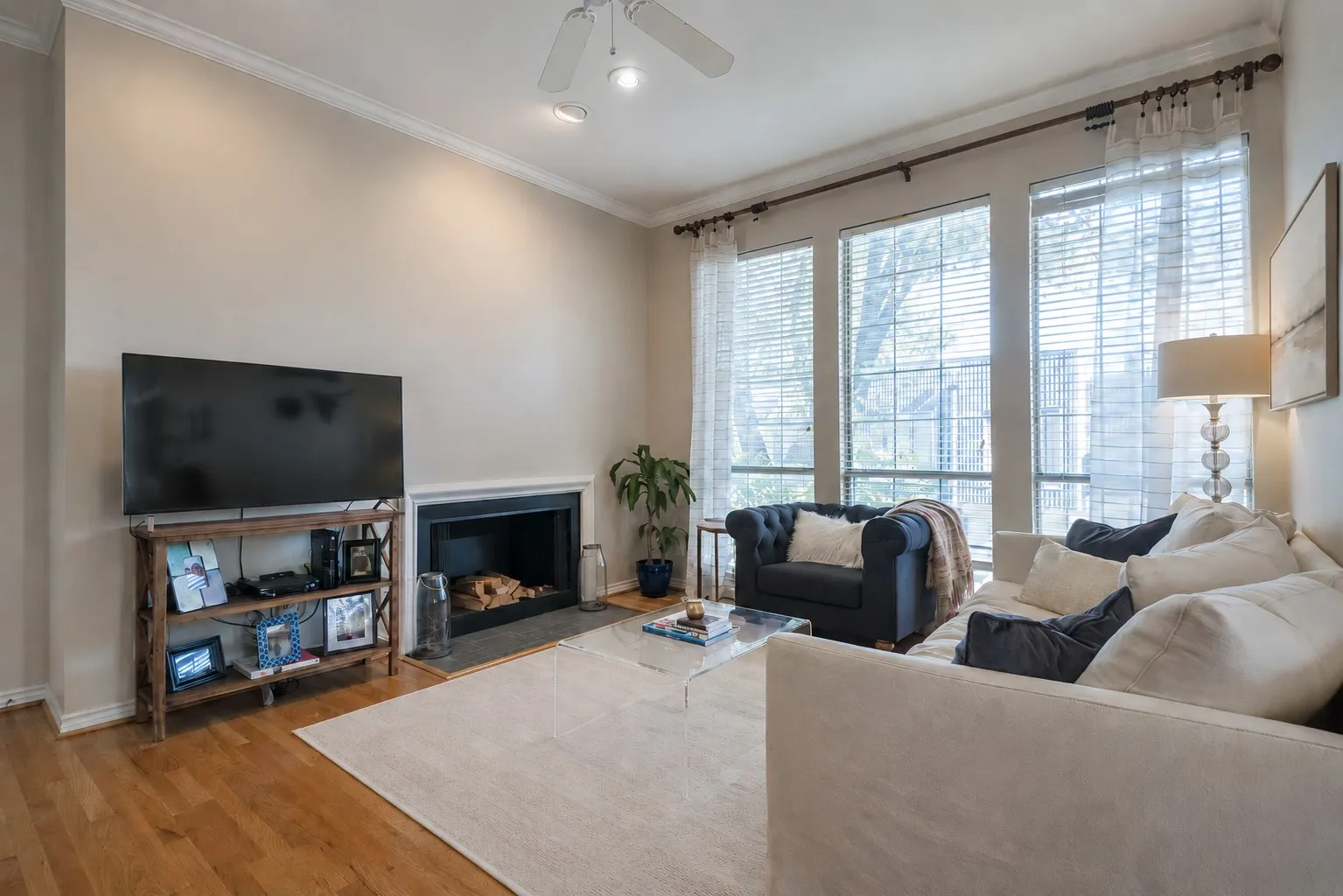Condominium For Rent in Dallas County , 4106 Newton Avenue 103, Dallas, Texas 75219, 1 Bedroom, 1 Bathroom, Garage spaces, 655 Sqft, built in 1985, Price $2,450, mls#21329551, Real Estate Agent in Dallas, Homes For Rent in Dallas county, Homes For Rent in Dallas, Realtor in Dallas Texas, Real Estate Brokerage Independent Realty Texas, Luminita Cordes Realtor