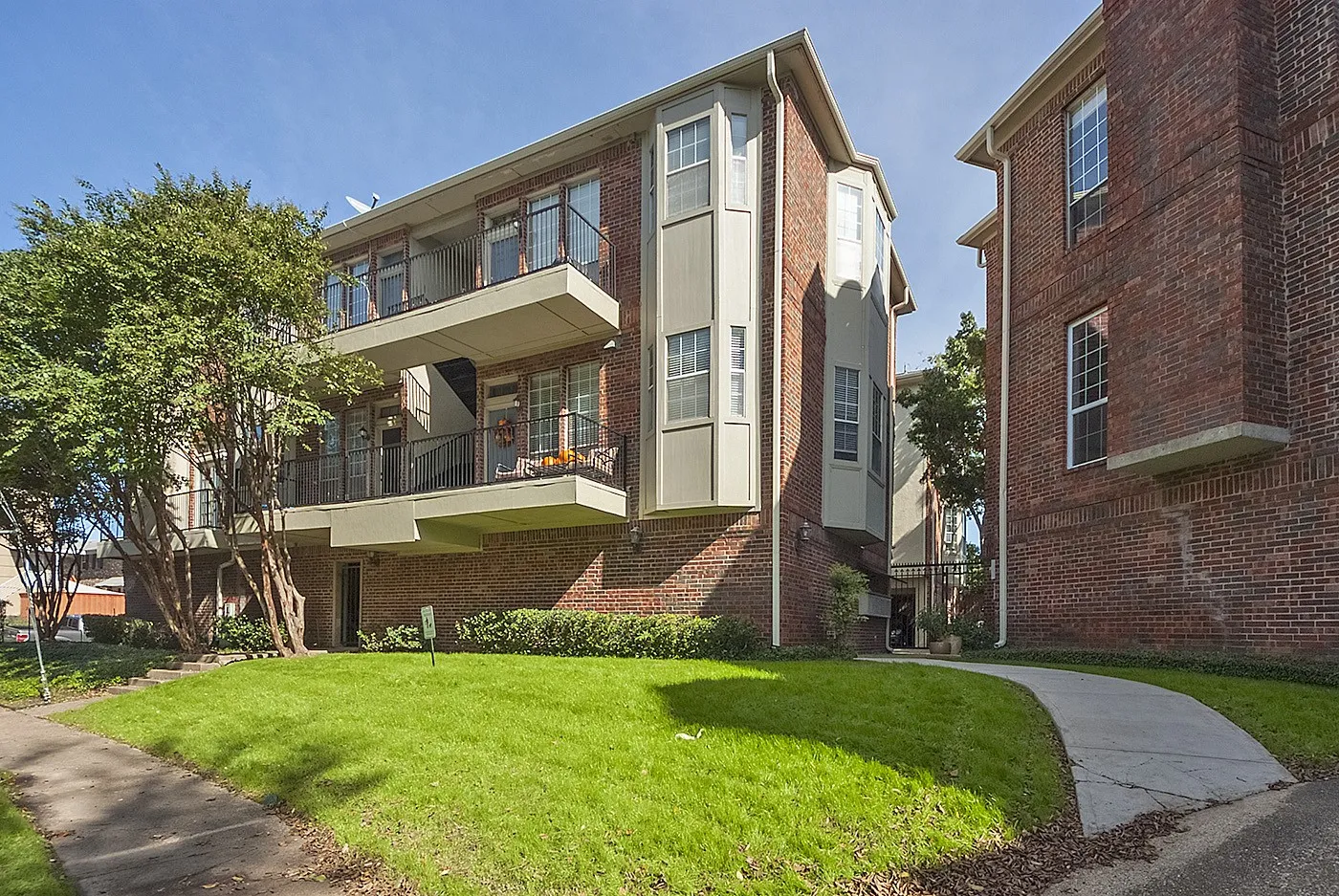 Condominium For Rent in Dallas County , 4106 Newton Avenue 103, Dallas, Texas 75219, 1 Bedroom, 1 Bathroom, Garage spaces, 655 Sqft, built in 1985, Price $2,450, mls#21329551, Real Estate Agent in Dallas, Homes For Rent in Dallas county, Homes For Rent in Dallas, Realtor in Dallas Texas, Real Estate Brokerage Independent Realty Texas, Luminita Cordes Realtor