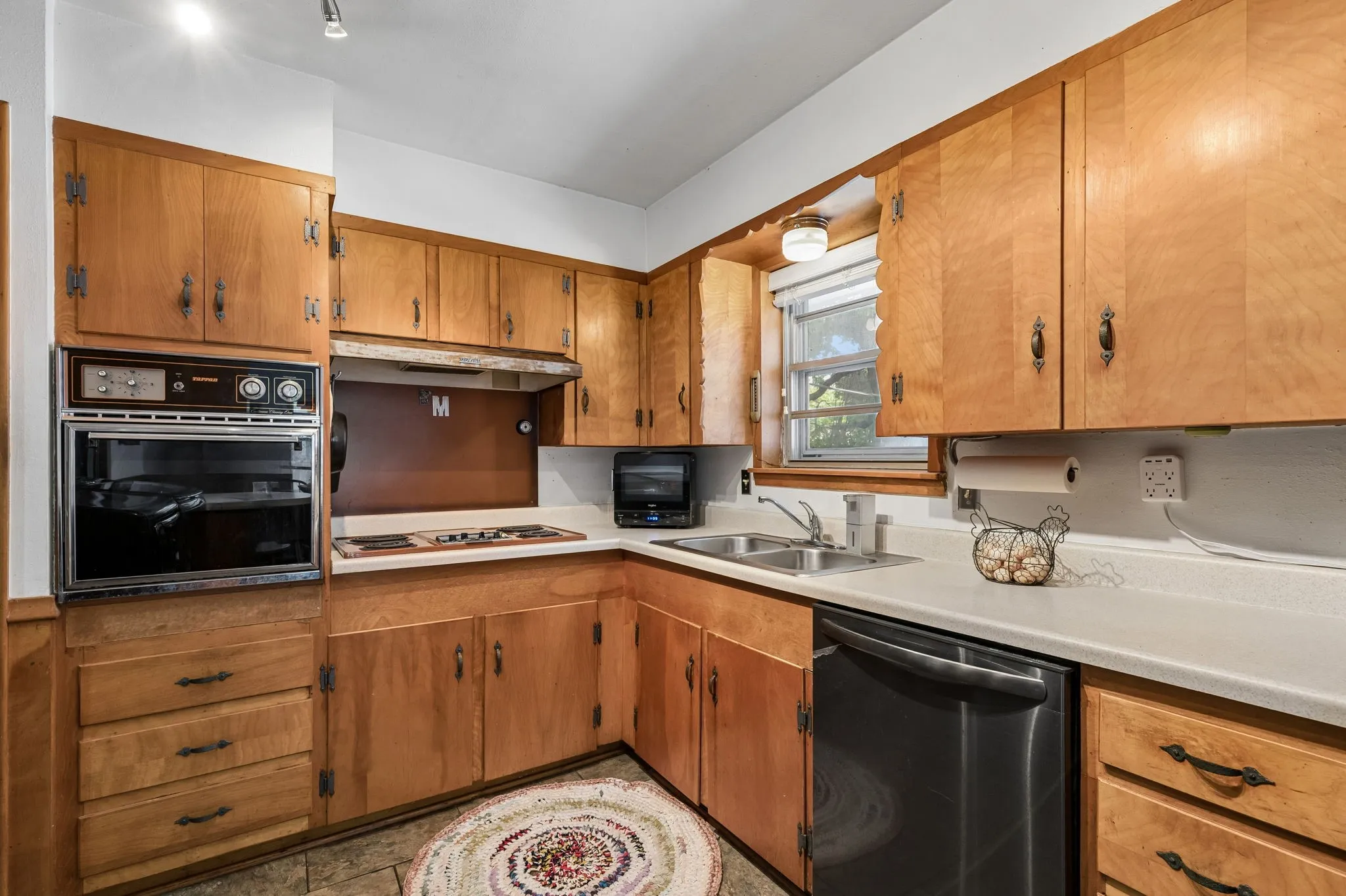 Solid wood cabinets in the kitchen. New dishwasher in 2025.