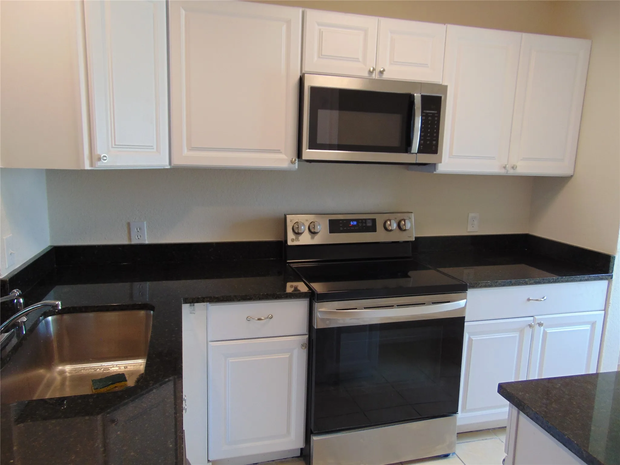 Townhouse For Sale in Dallas County , 2146 Aspen Drive, Dallas, Texas 75227, 2 Bedroom, 2 Bathroom, Garage spaces, 1,110 Sqft, built in 1983, mls#21325612, Real Estate Agent in Dallas, Homes For Sale in Dallas county, Homes For Sale in Dallas, Realtor in Dallas Texas, Real Estate Brokerage Independent Realty Texas, Luminita Cordes Realtor