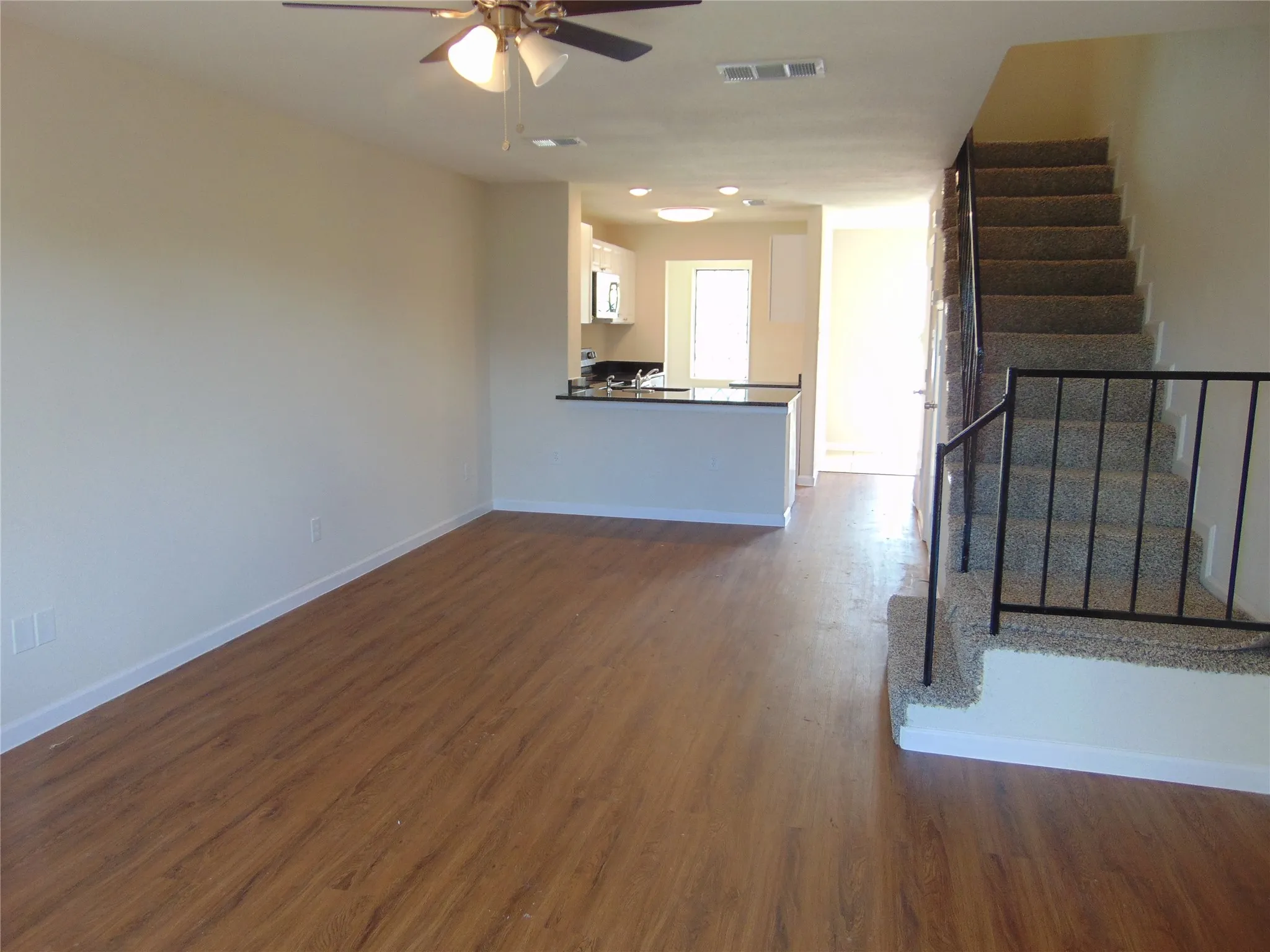 Townhouse For Sale in Dallas County , 2146 Aspen Drive, Dallas, Texas 75227, 2 Bedroom, 2 Bathroom, Garage spaces, 1,110 Sqft, built in 1983, mls#21325612, Real Estate Agent in Dallas, Homes For Sale in Dallas county, Homes For Sale in Dallas, Realtor in Dallas Texas, Real Estate Brokerage Independent Realty Texas, Luminita Cordes Realtor
