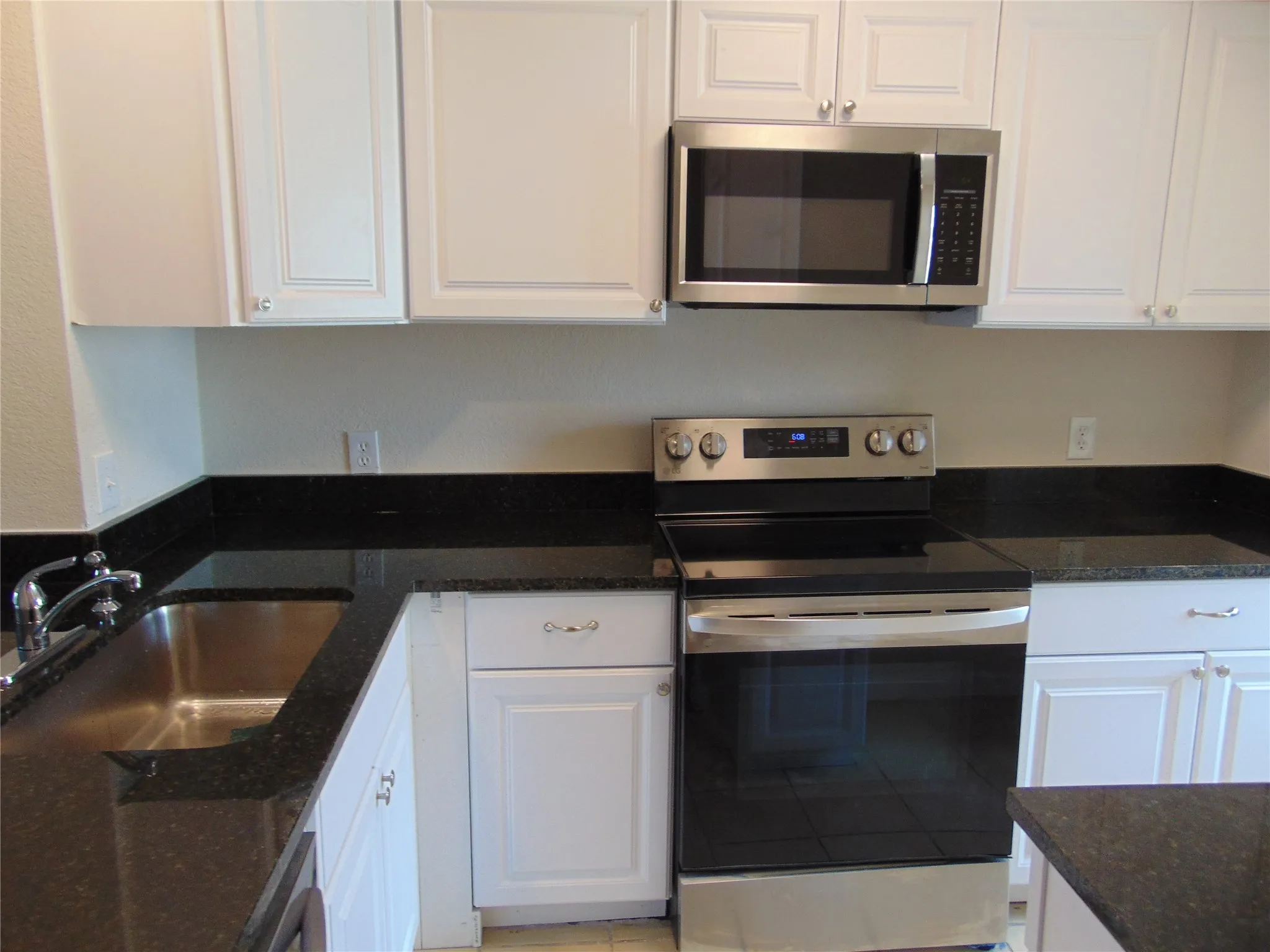 Townhouse For Sale in Dallas County , 2146 Aspen Drive, Dallas, Texas 75227, 2 Bedroom, 2 Bathroom, Garage spaces, 1,110 Sqft, built in 1983, mls#21325612, Real Estate Agent in Dallas, Homes For Sale in Dallas county, Homes For Sale in Dallas, Realtor in Dallas Texas, Real Estate Brokerage Independent Realty Texas, Luminita Cordes Realtor