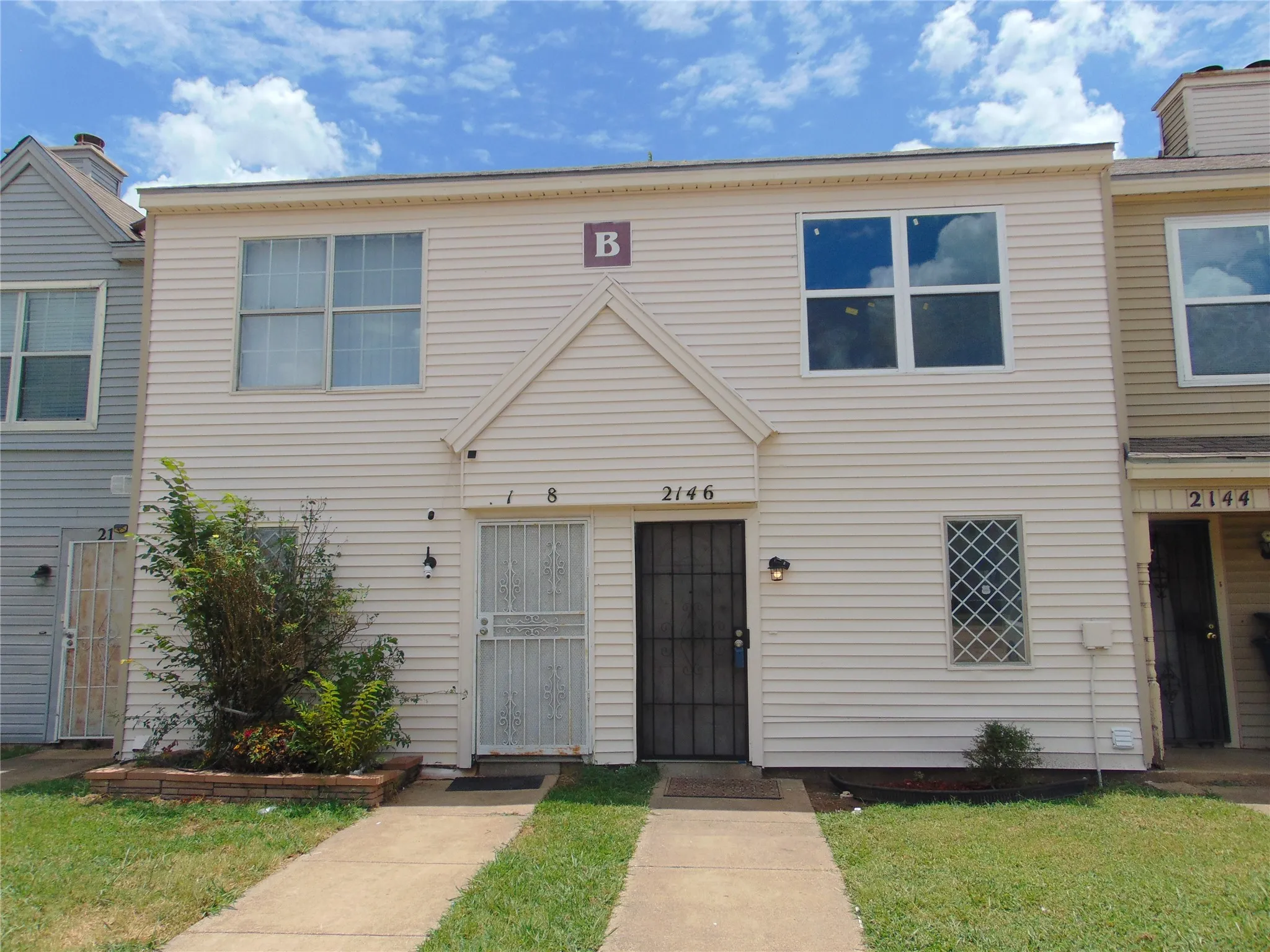Townhouse For Sale in Dallas County , 2146 Aspen Drive, Dallas, Texas 75227, 2 Bedroom, 2 Bathroom, Garage spaces, 1,110 Sqft, built in 1983, mls#21325612, Real Estate Agent in Dallas, Homes For Sale in Dallas county, Homes For Sale in Dallas, Realtor in Dallas Texas, Real Estate Brokerage Independent Realty Texas, Luminita Cordes Realtor