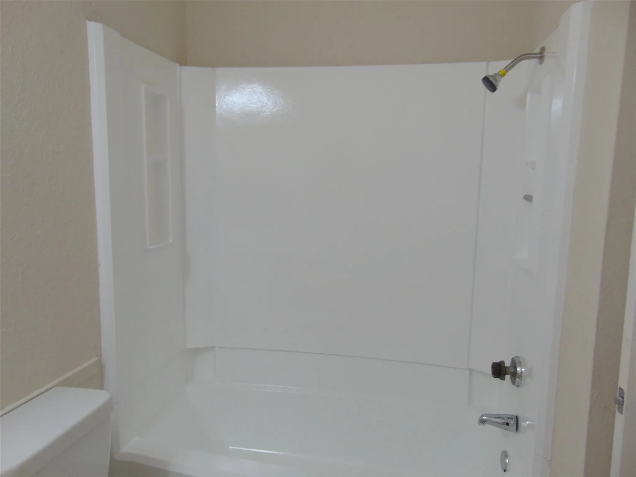 Townhouse For Sale in Dallas County , 2146 Aspen Drive, Dallas, Texas 75227, 2 Bedroom, 2 Bathroom, Garage spaces, 1,110 Sqft, built in 1983, mls#21325612, Real Estate Agent in Dallas, Homes For Sale in Dallas county, Homes For Sale in Dallas, Realtor in Dallas Texas, Real Estate Brokerage Independent Realty Texas, Luminita Cordes Realtor
