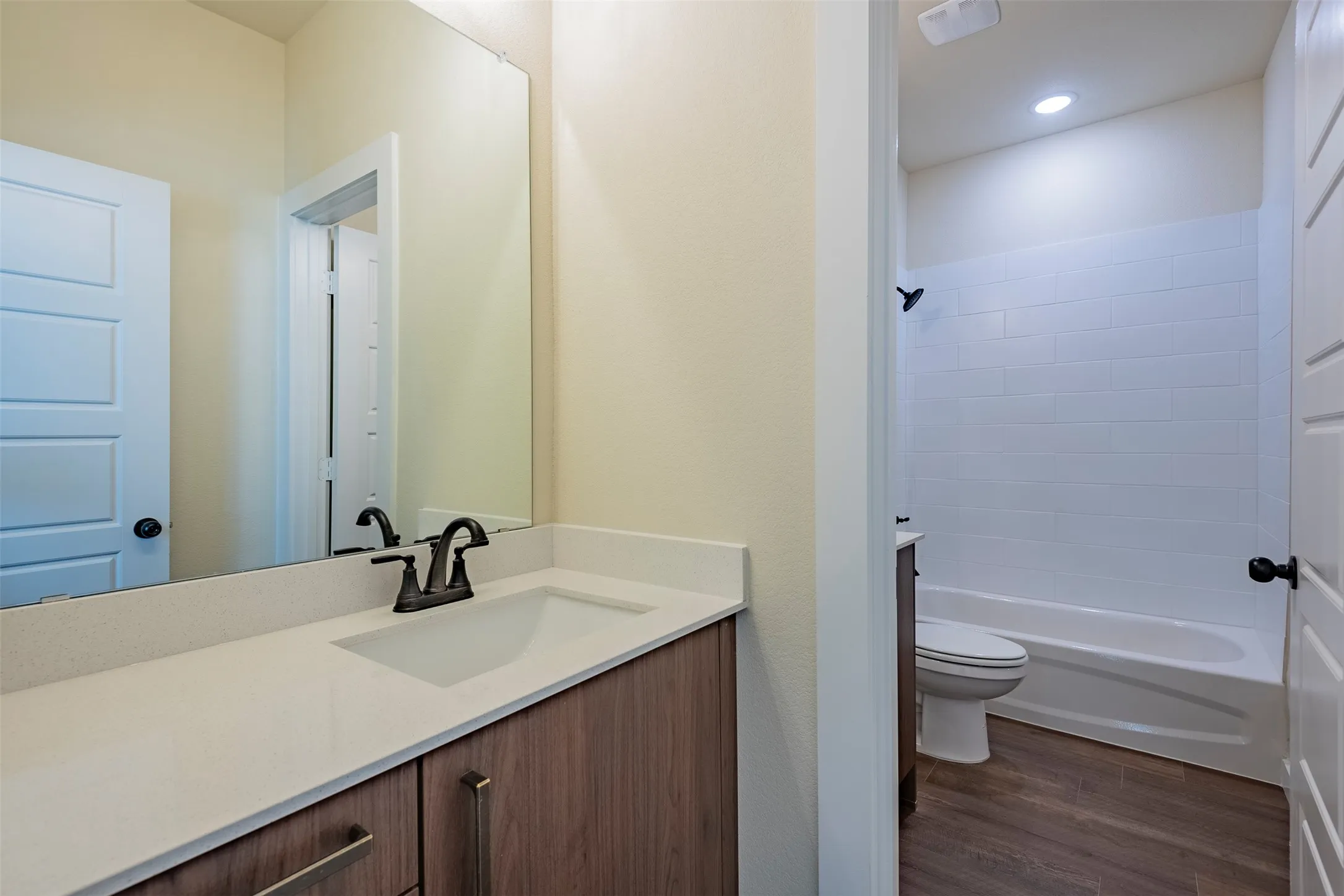 Apartment For Rent in Ellis County , 713 Wheatfield Drive, Venus, Texas 76084, 2 Bedroom, 2 Bathroom, 1 Garage spaces, 1,134 Sqft, built in 2023, mls#21331151, Real Estate Agent in Venus, Homes For Rent in Ellis county, Homes For Rent in Venus, Realtor in Venus Texas, Real Estate Brokerage Independent Realty Texas, Luminita Cordes Realtor