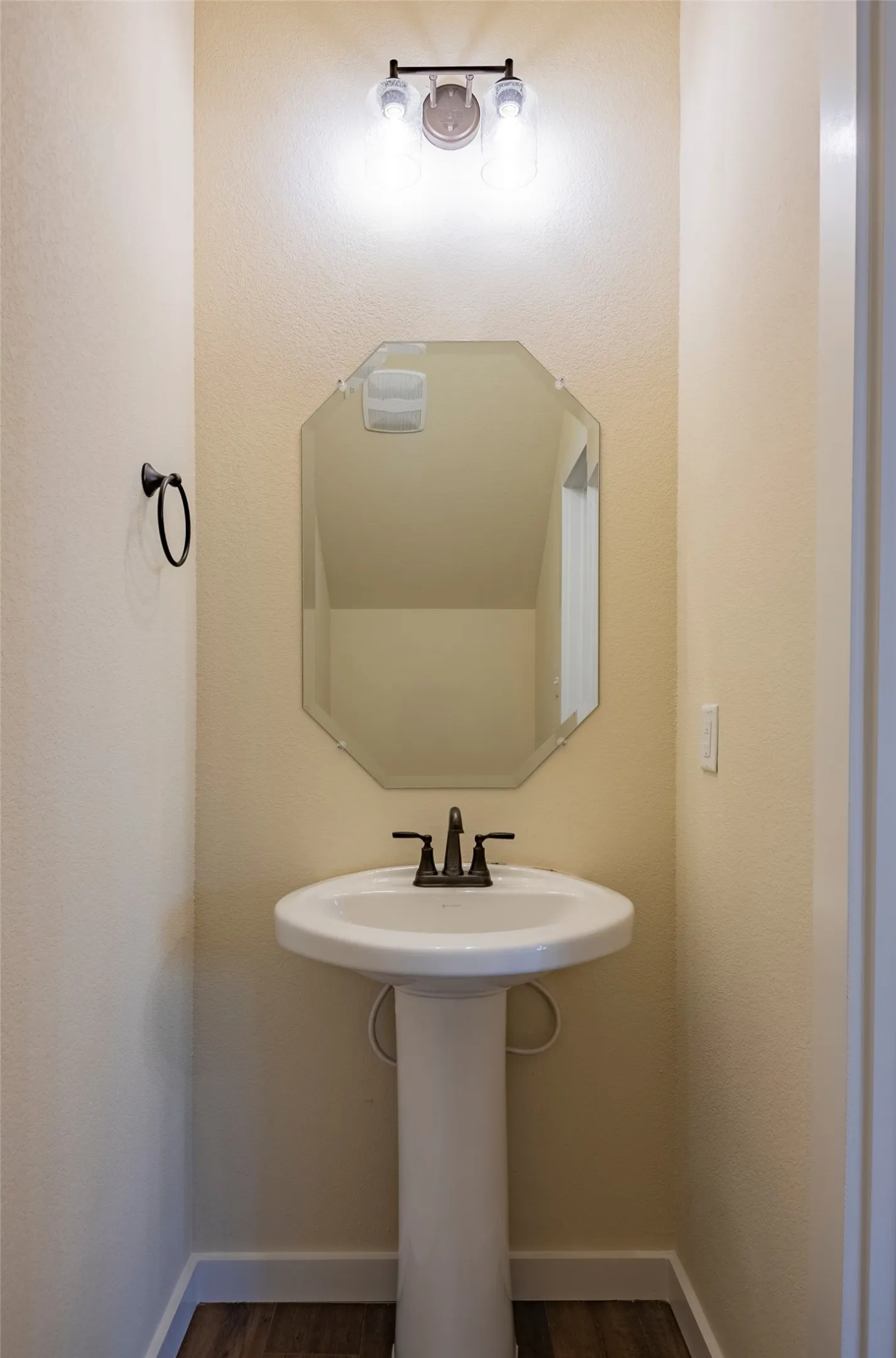 Apartment For Rent in Ellis County , 713 Wheatfield Drive, Venus, Texas 76084, 2 Bedroom, 2 Bathroom, 1 Garage spaces, 1,134 Sqft, built in 2023, mls#21331151, Real Estate Agent in Venus, Homes For Rent in Ellis county, Homes For Rent in Venus, Realtor in Venus Texas, Real Estate Brokerage Independent Realty Texas, Luminita Cordes Realtor