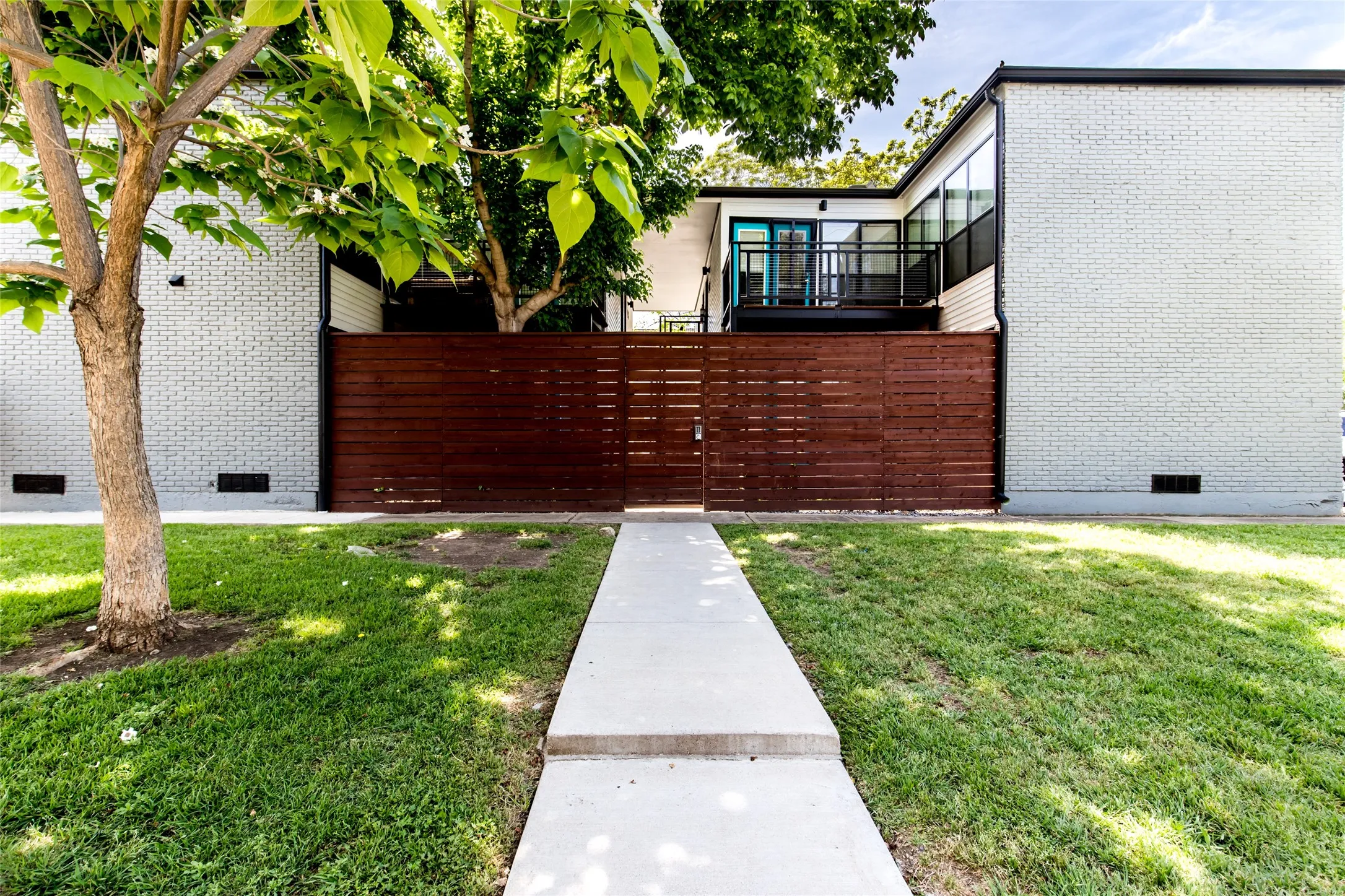 Apartment For Rent in Dallas County , 2806 Reagan Street 205, Dallas, Texas 75219, 1 Bedroom, 1 Bathroom, Garage spaces, 598 Sqft, built in 1963, mls#21331139, Real Estate Agent in Dallas, Homes For Rent in Dallas county, Homes For Rent in Dallas, Realtor in Dallas Texas, Real Estate Brokerage Independent Realty Texas, Luminita Cordes Realtor