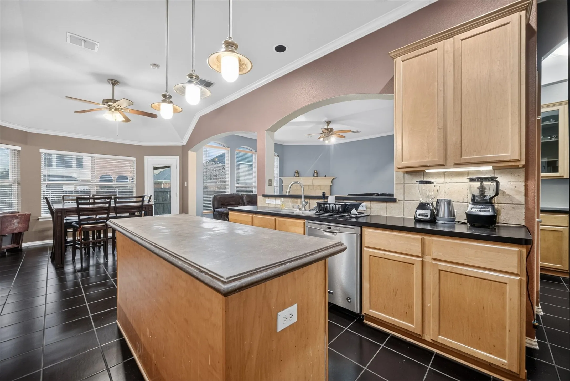 Single Family Residence For Sale in Tarrant County , 701 Boone Trail, Mansfield, Texas 76063, 4 Bedroom, 3 Bathroom, 2 Garage spaces, 3,162 Sqft, built in 2001, mls#21330529, Real Estate Agent in Mansfield, Homes For Sale in Tarrant county, Homes For Sale in Mansfield, Realtor in Mansfield Texas, Real Estate Brokerage Independent Realty Texas, Luminita Cordes Realtor