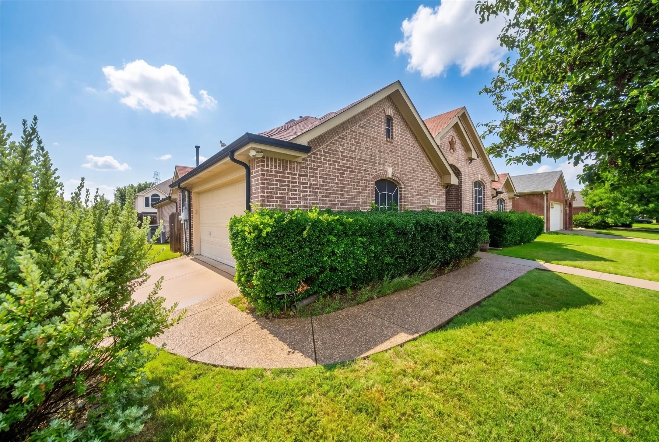 Single Family Residence For Sale in Tarrant County , 701 Boone Trail, Mansfield, Texas 76063, 4 Bedroom, 3 Bathroom, 2 Garage spaces, 3,162 Sqft, built in 2001, mls#21330529, Real Estate Agent in Mansfield, Homes For Sale in Tarrant county, Homes For Sale in Mansfield, Realtor in Mansfield Texas, Real Estate Brokerage Independent Realty Texas, Luminita Cordes Realtor